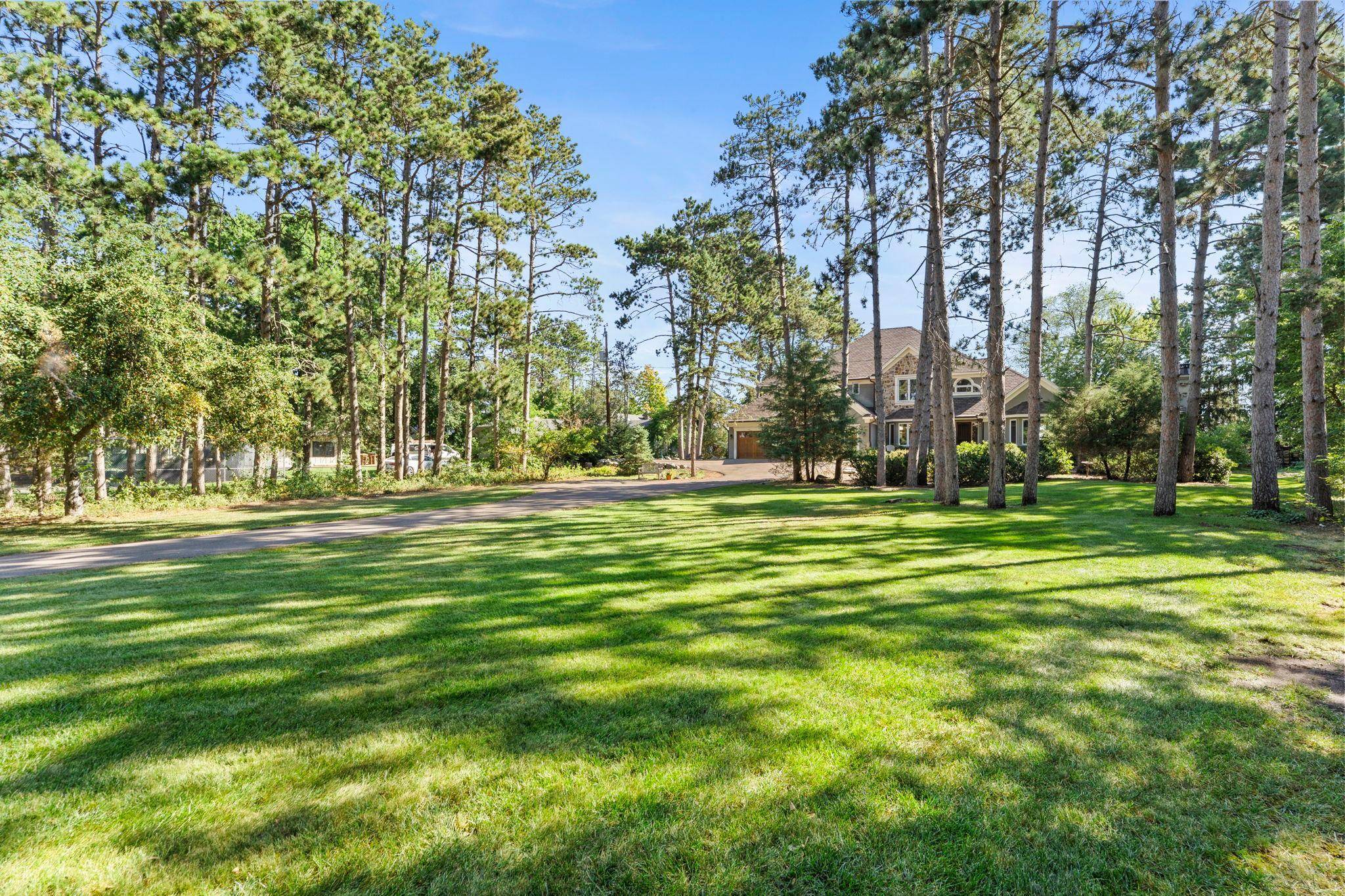 945 Quentin AVE S, Lakeland, MN 55043