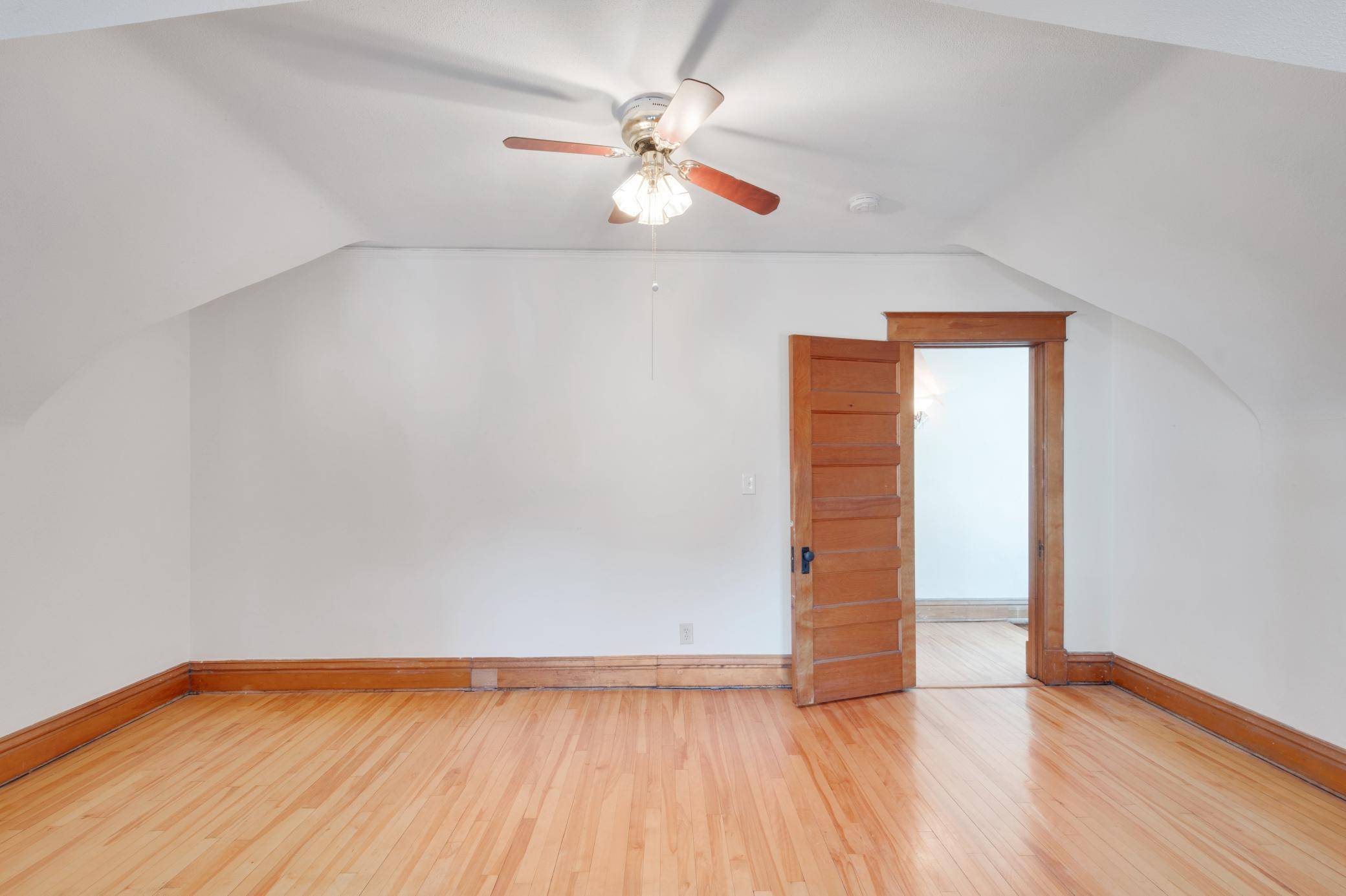 911 Lincoln AVE #CH, Saint Paul, MN 55105