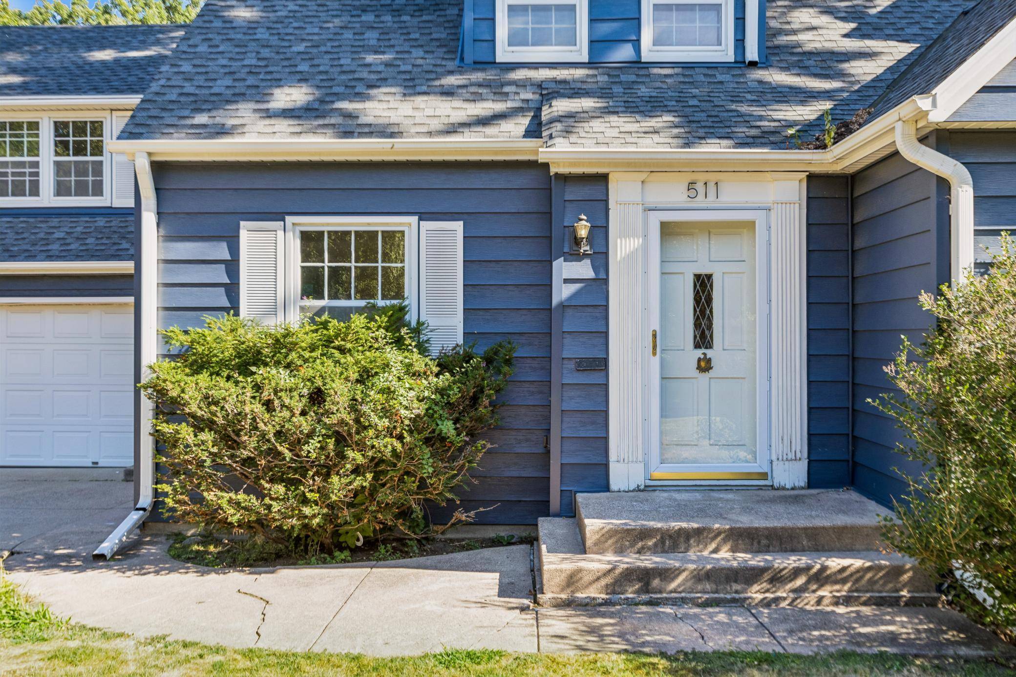 511 Janalyn CIR, Golden Valley, MN 55416