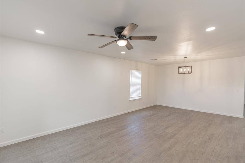 566 Parkhill CIR, Newcastle, OK 73065