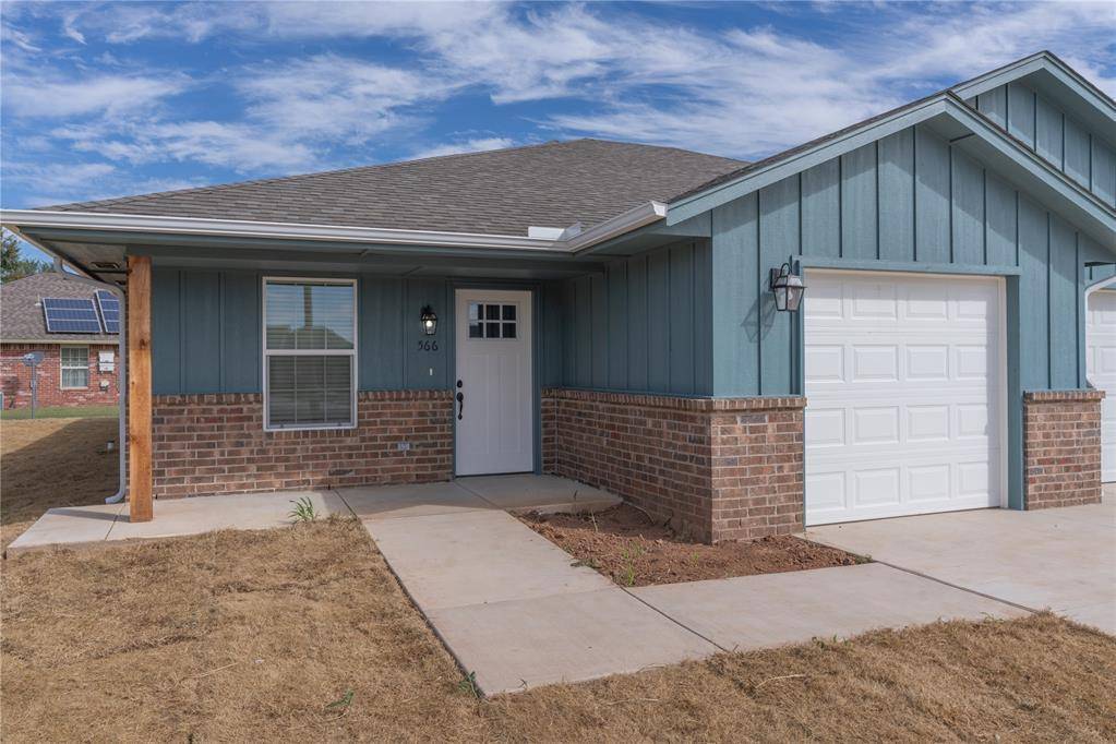 566 Parkhill CIR, Newcastle, OK 73065