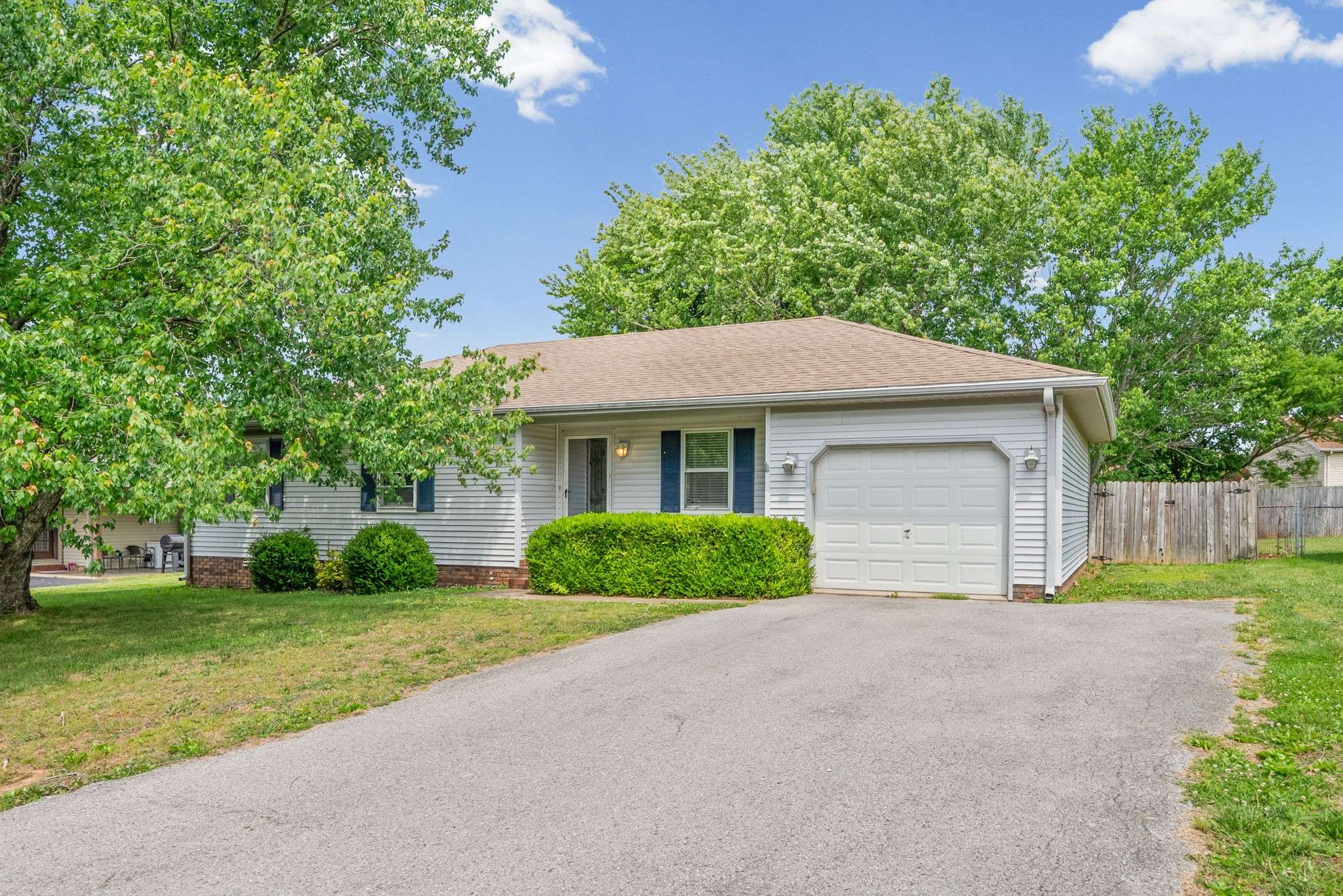 535 Fox Chase Ct, Hopkinsville, KY 42240