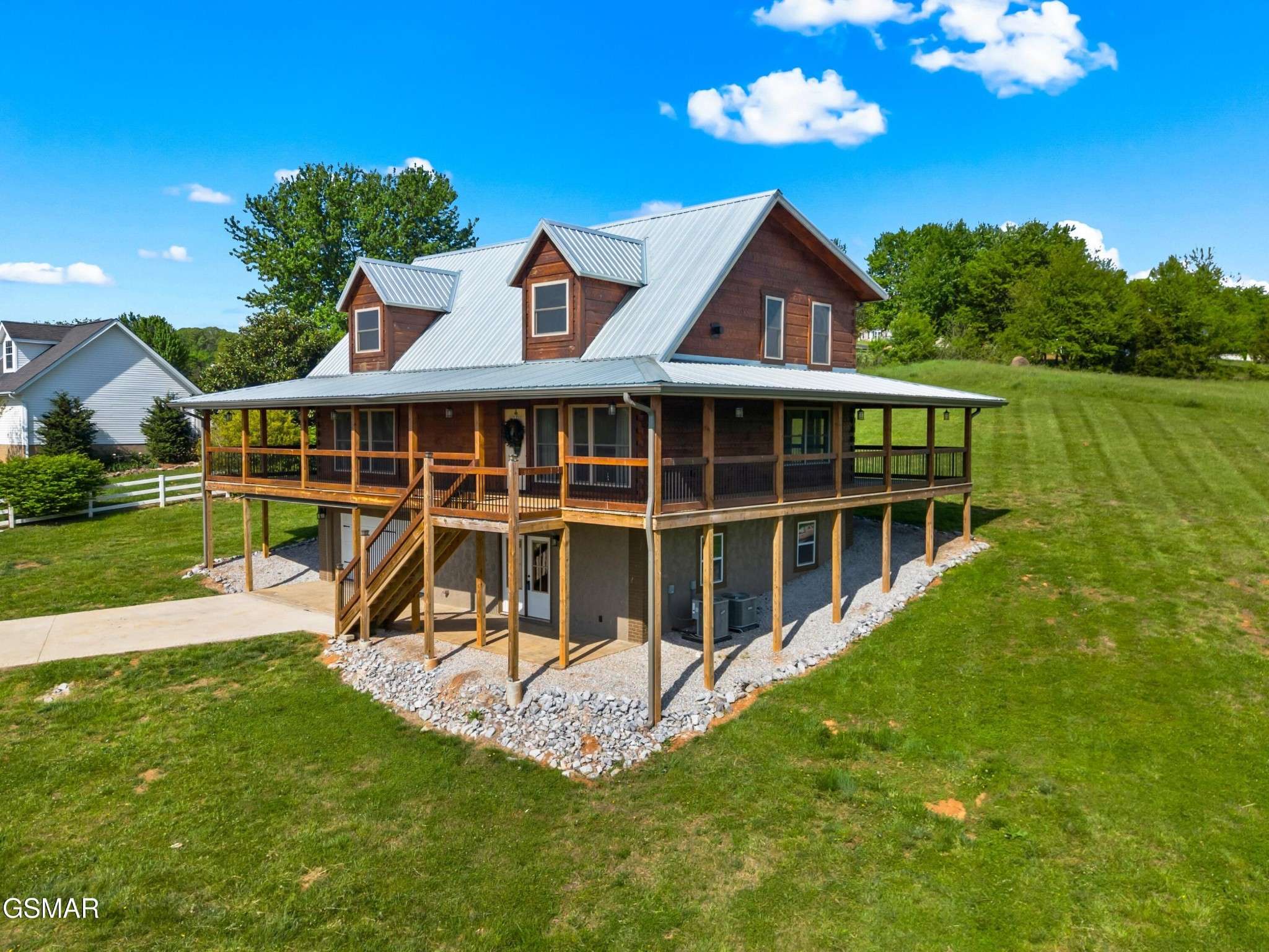 102 Golf View Boulevard, Dandridge, TN 37725