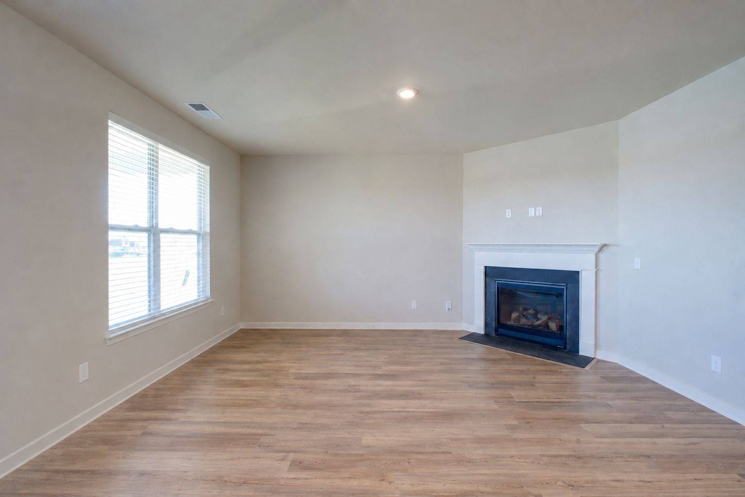 659 Ballard Dr, White House, TN 37188