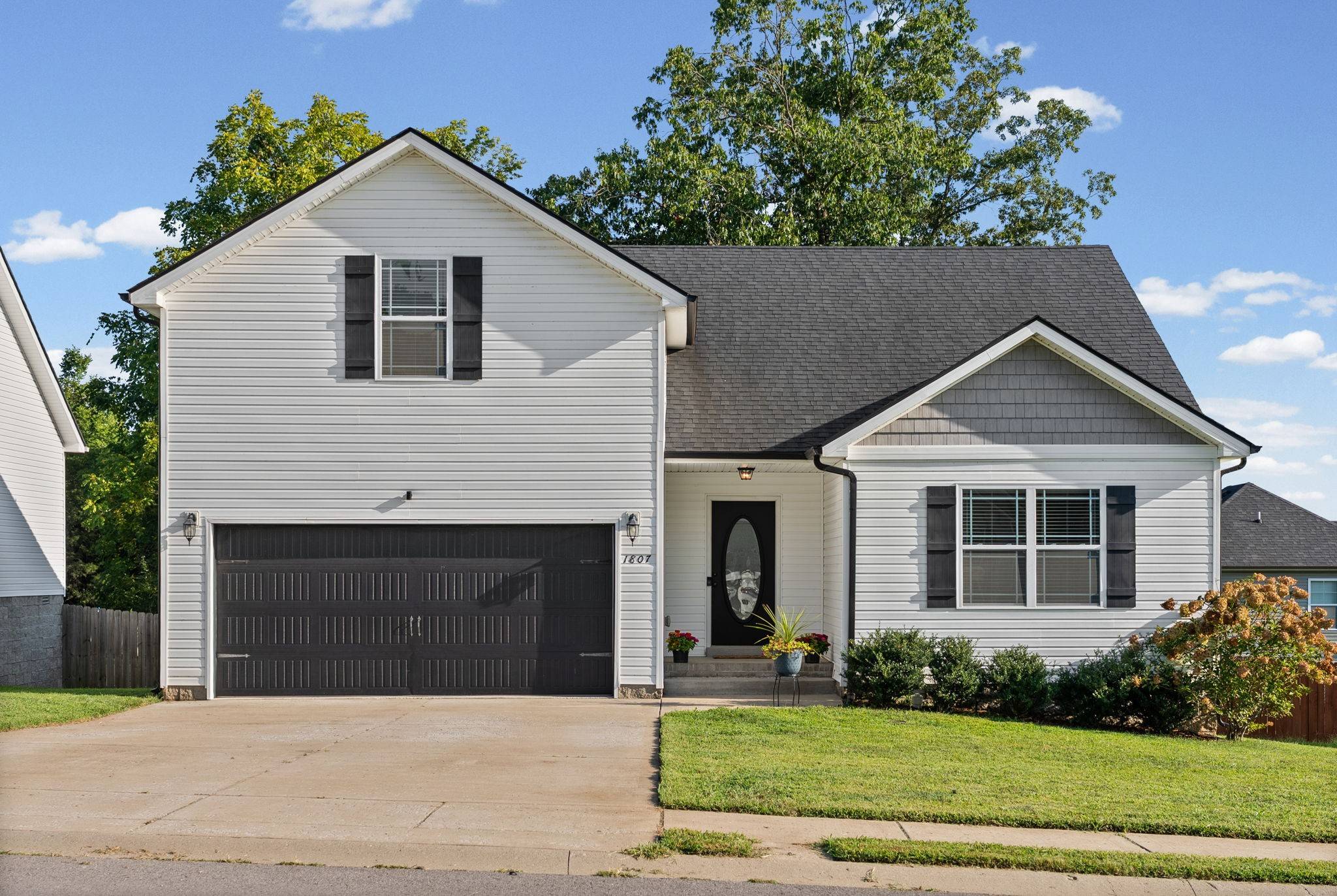 1807 Rains Rd, Clarksville, TN 37042