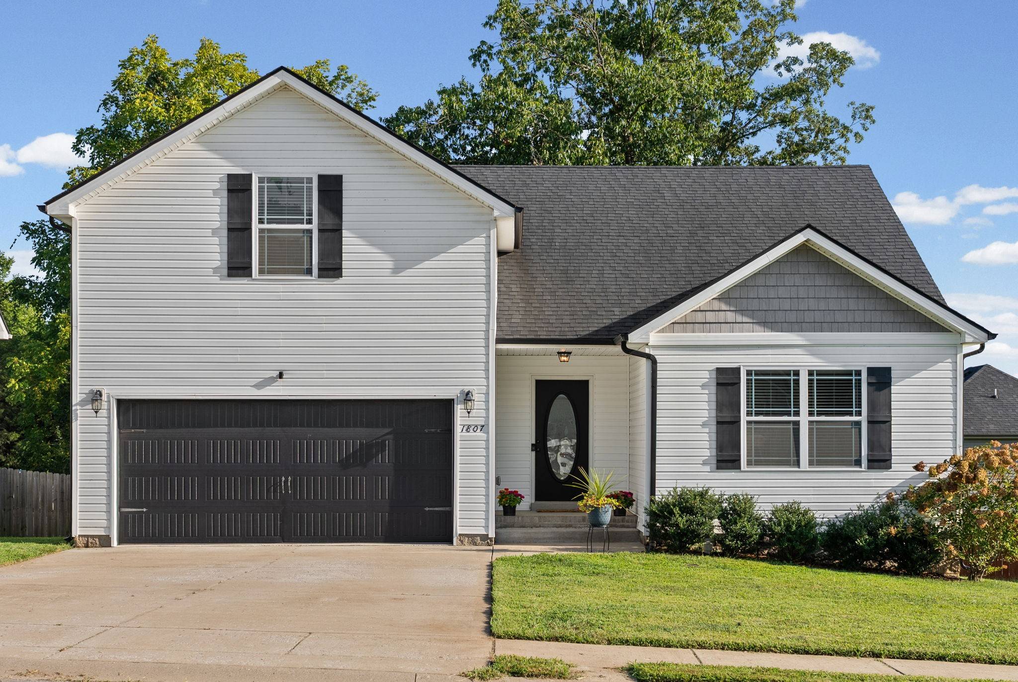 1807 Rains Rd, Clarksville, TN 37042