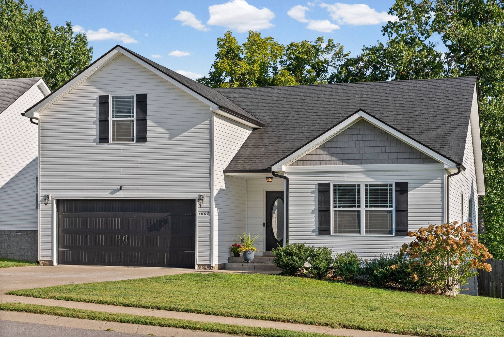 1807 Rains Rd, Clarksville, TN 37042