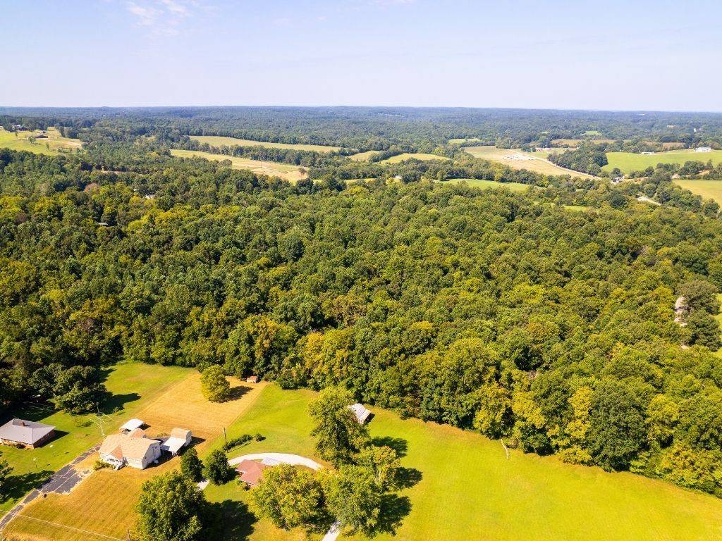 1 Vanleer Hwy, Charlotte, TN 37036