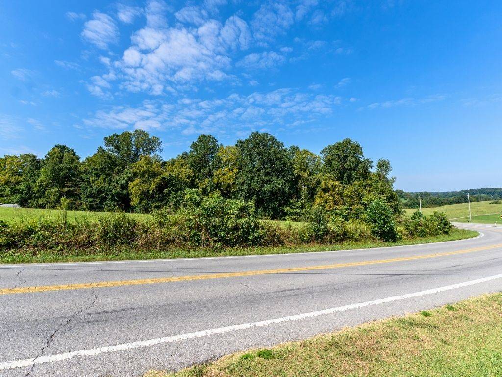 1 Vanleer Hwy, Charlotte, TN 37036
