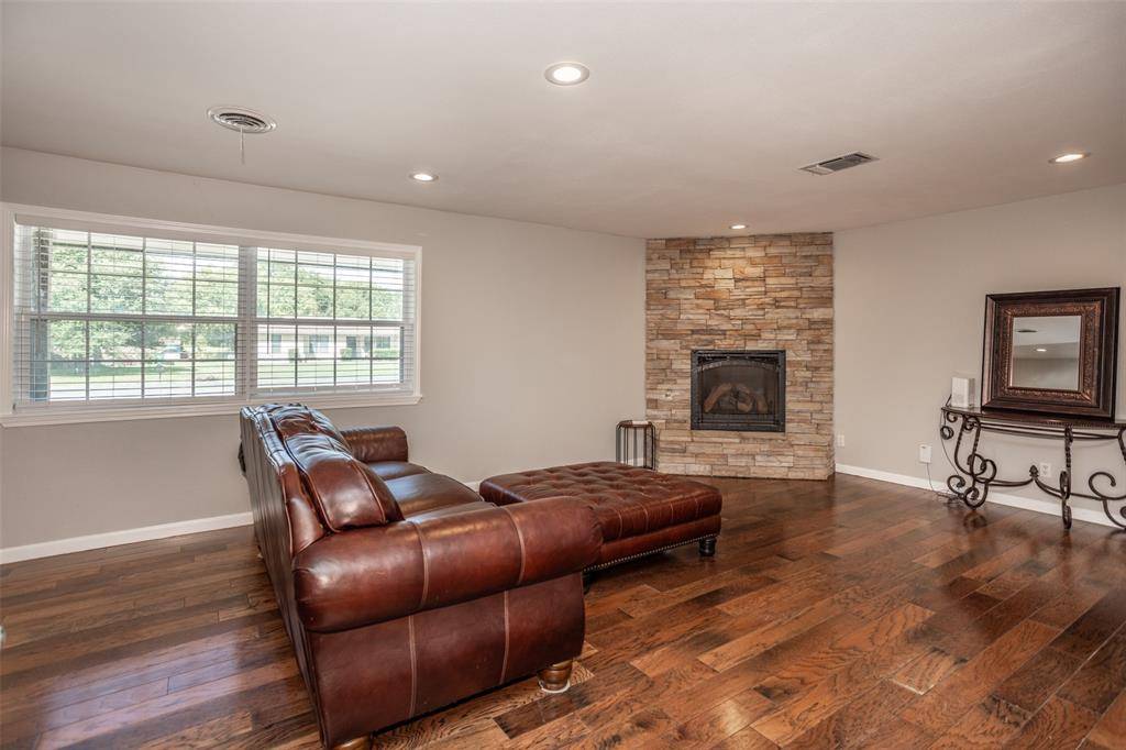 1634 Old Denton Road, Gainesville, TX 76240