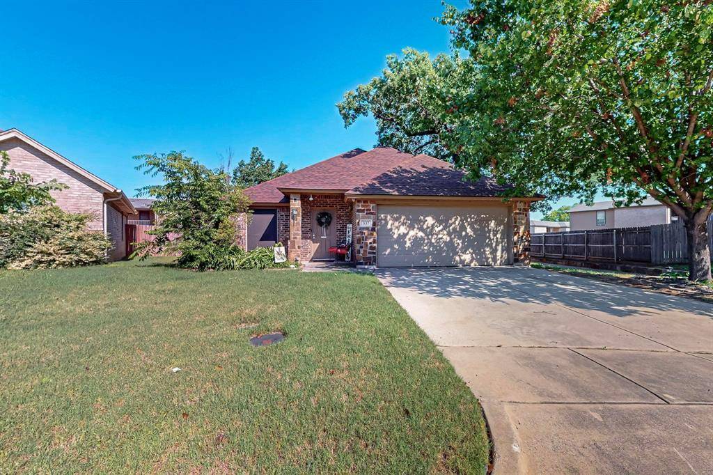 337 Grace Circle, Hurst, TX 76053