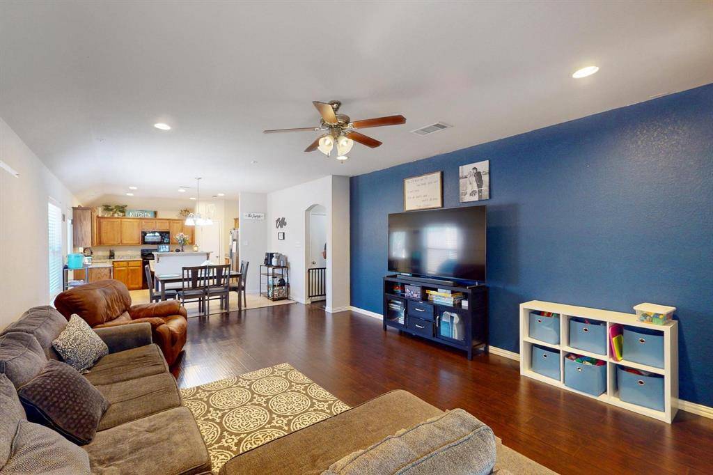 337 Grace Circle, Hurst, TX 76053