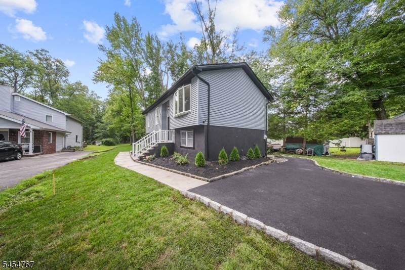 1834 Holly Rd, North Brunswick Twp., NJ 08902