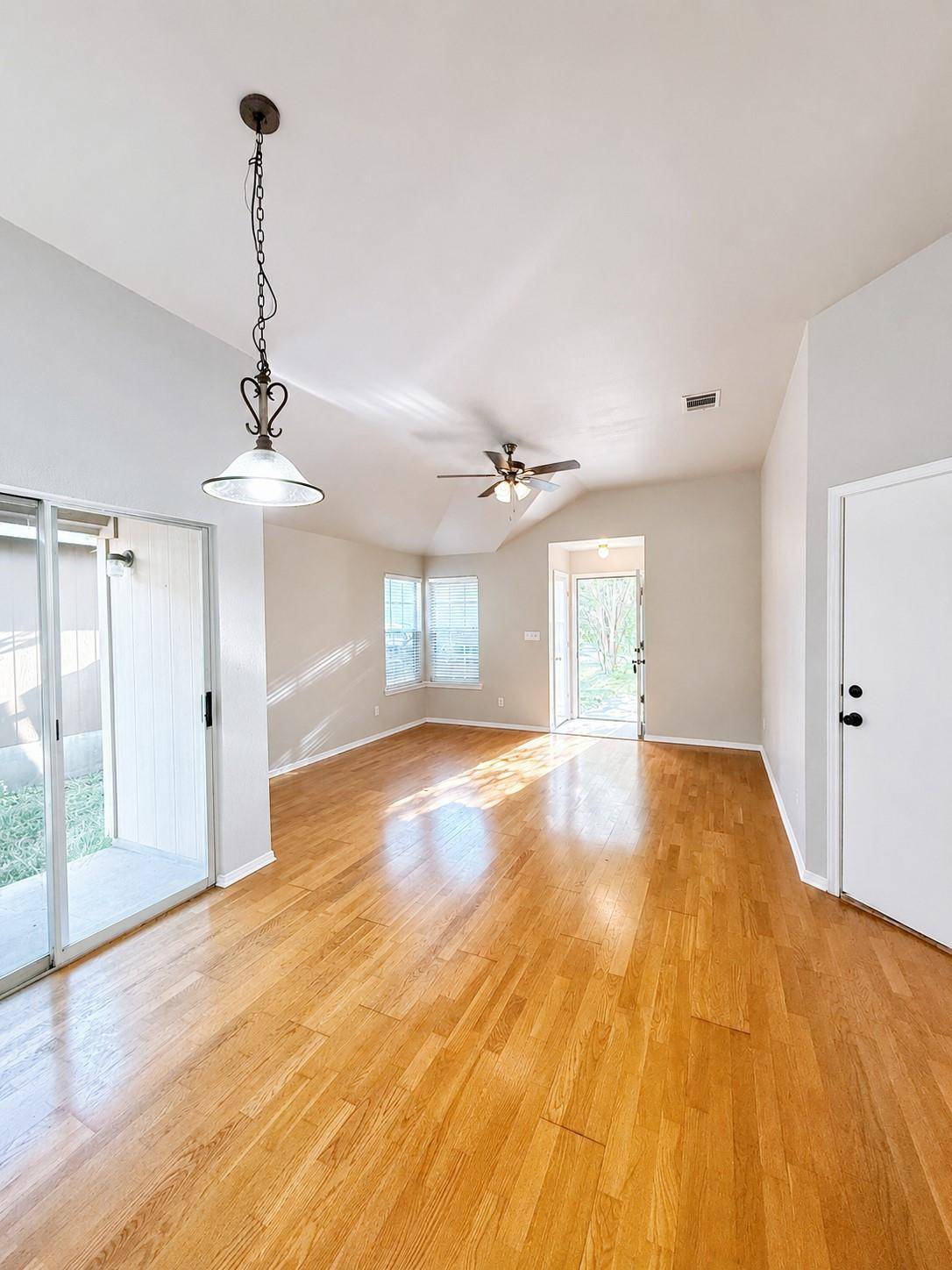 1581 Parkfield CIR, Round Rock, TX 78664