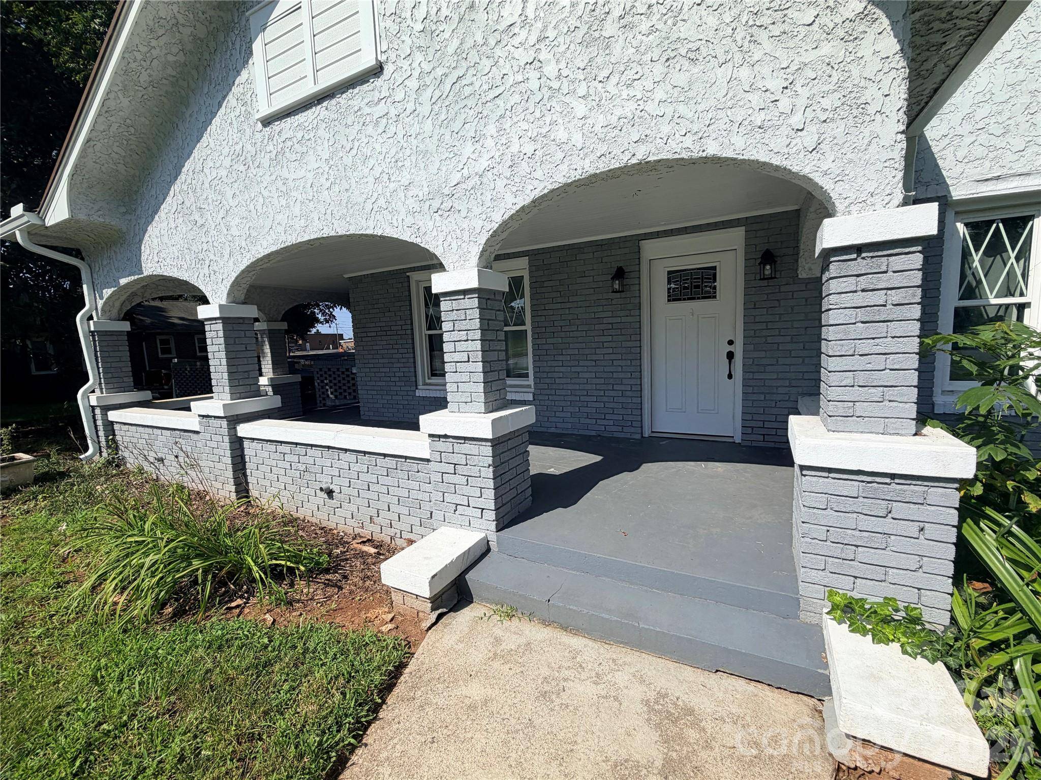 2709 N Main AVE, Newton, NC 28658