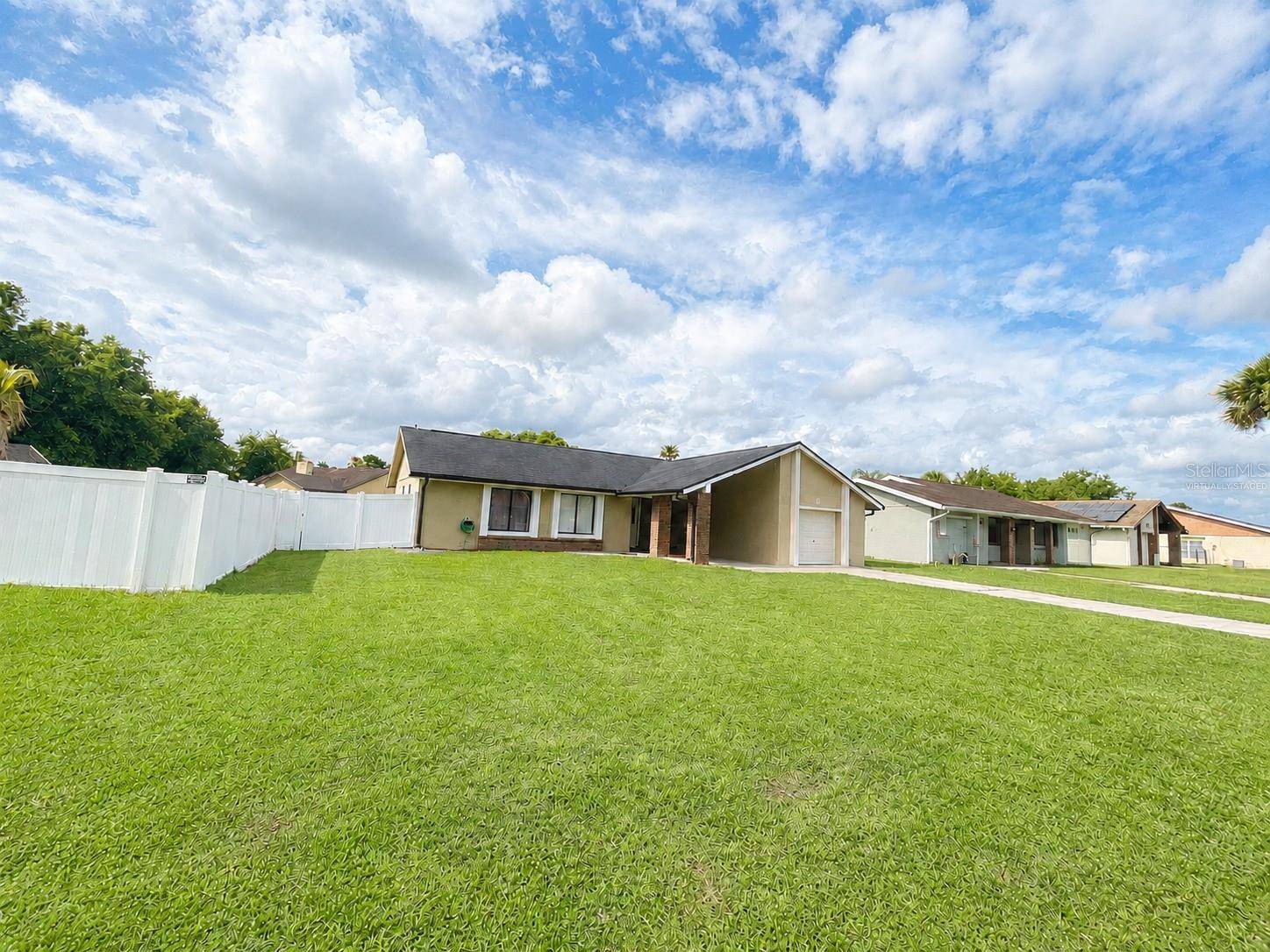 17 S FLAG DR, Kissimmee, FL 34759
