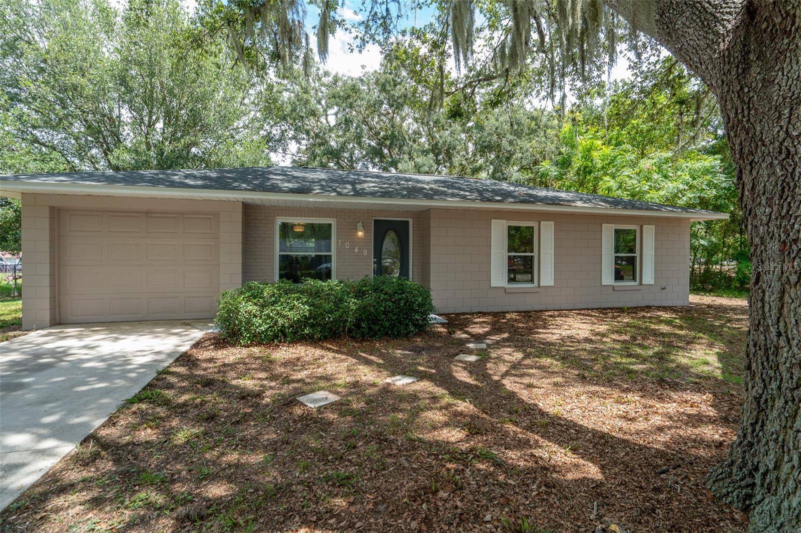 1049 BIRCH BLVD, Tavares, FL 32778