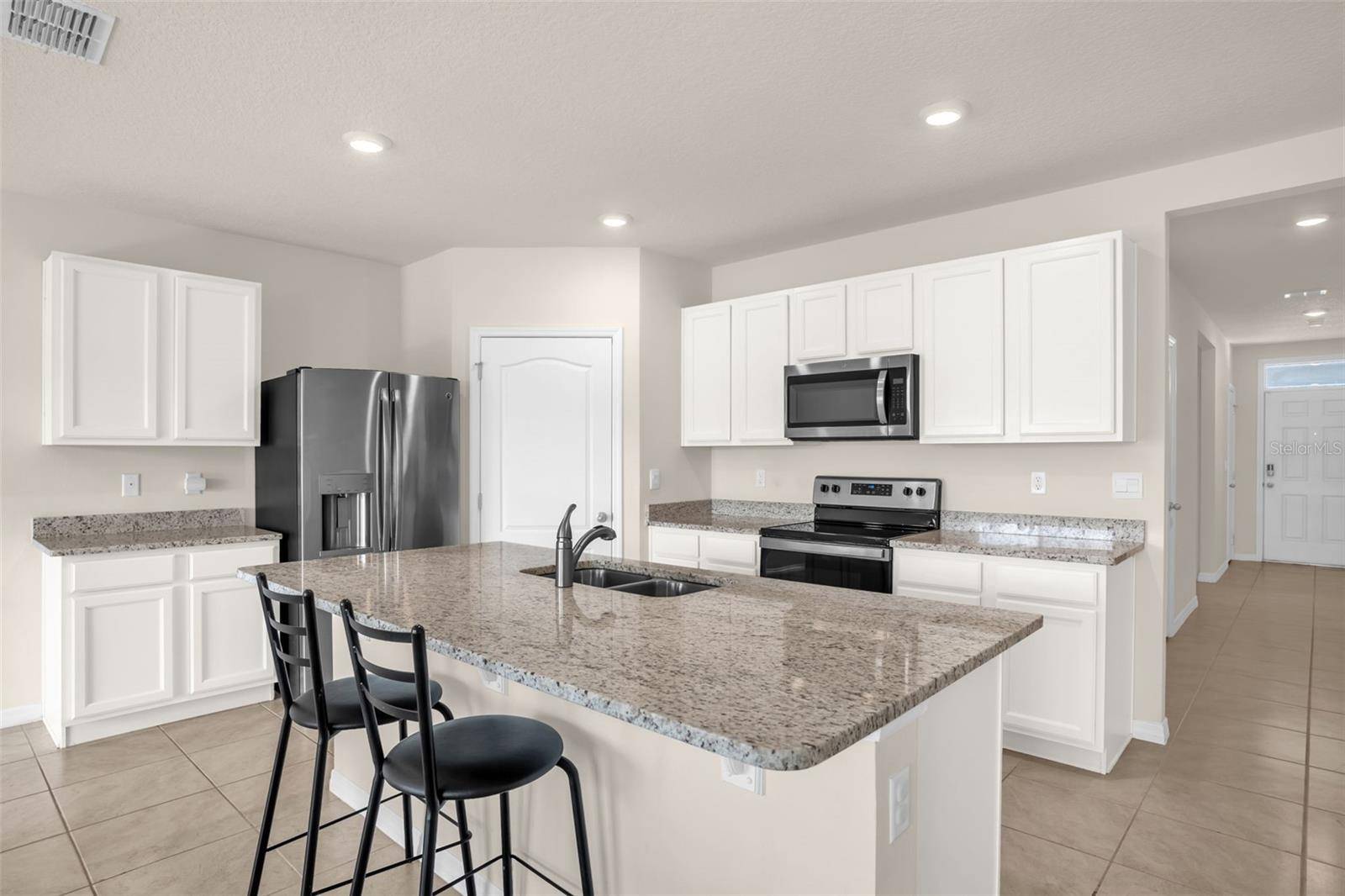 5242 MAHOGANY DR, Mount Dora, FL 32757