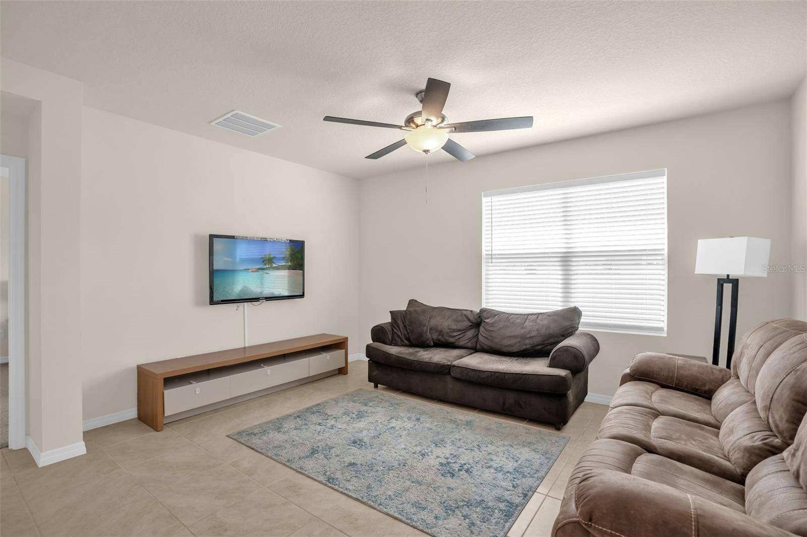 5242 MAHOGANY DR, Mount Dora, FL 32757