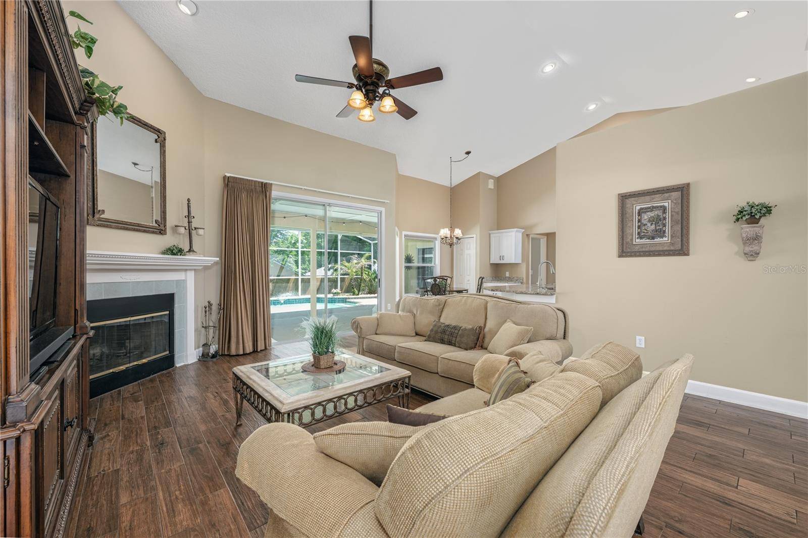 1045 ABBOTSFORD CT, Oviedo, FL 32765