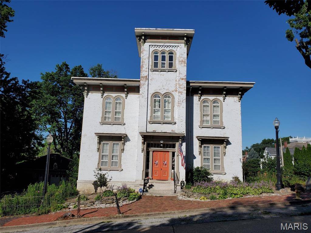 320 N Main ST, Louisiana, MO 63353