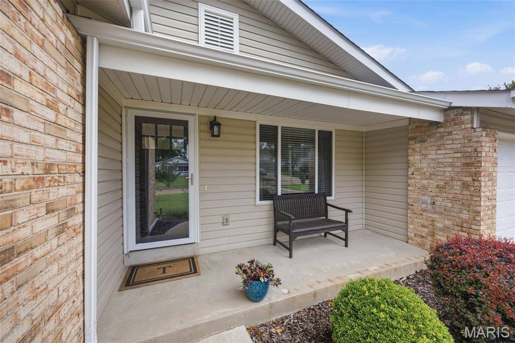 1521 Polaris DR, Ellisville, MO 63011