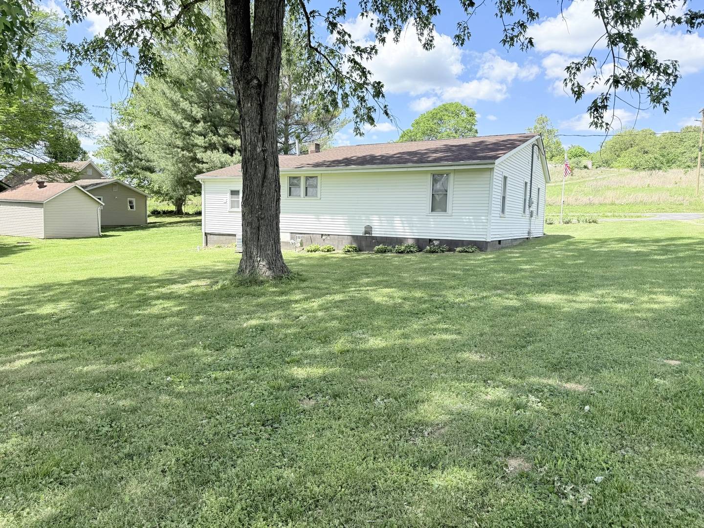 345 E Fords Ferry RD, Cave In Rock, IL 62919