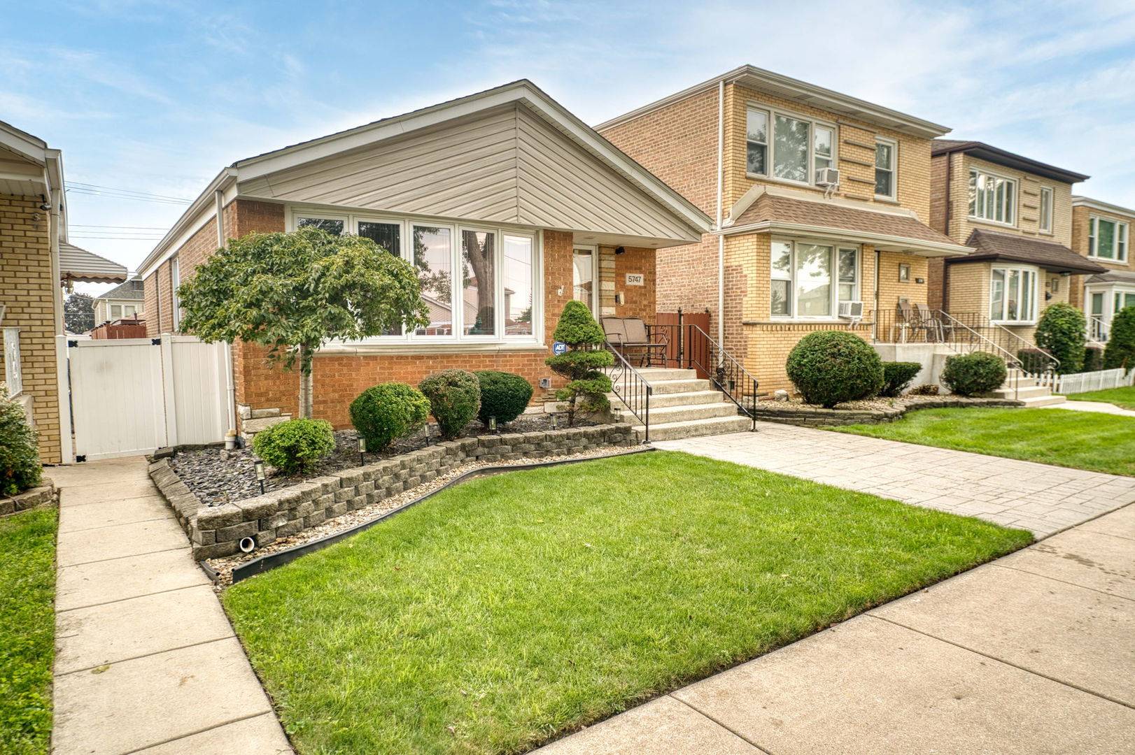 5747 S MEADE AVE, Chicago, IL 60638