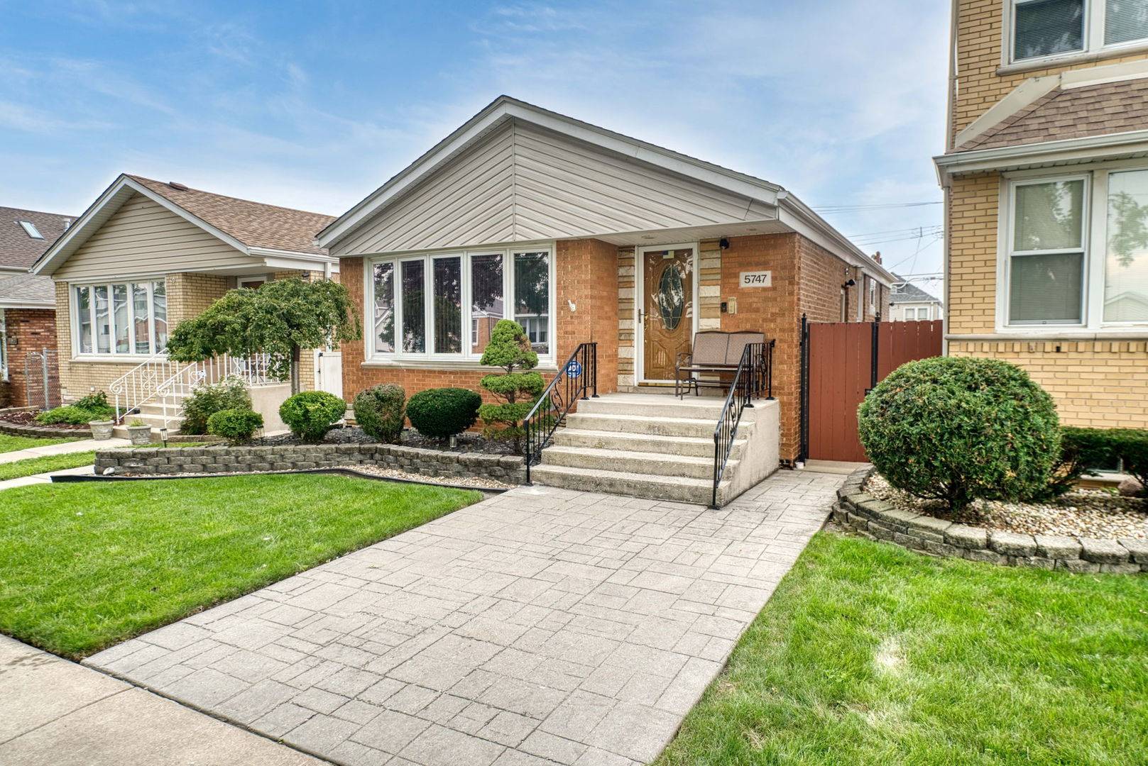 5747 S MEADE AVE, Chicago, IL 60638