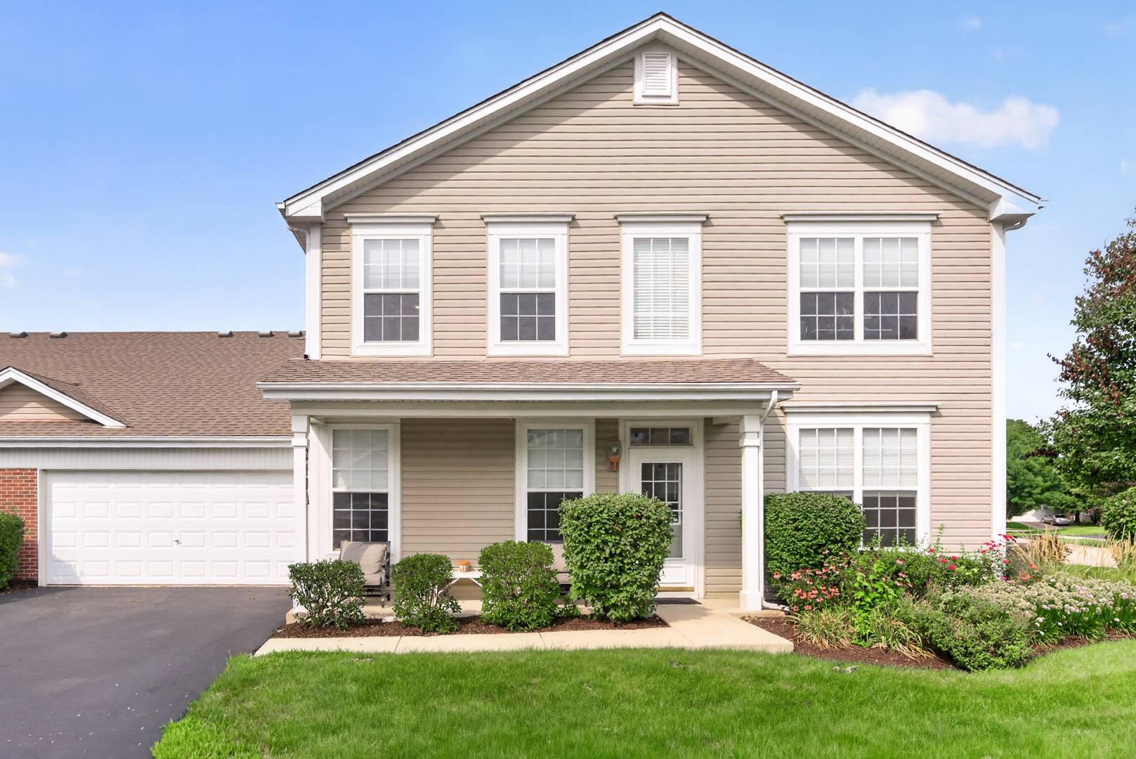 210 Brompton LN #A, Sugar Grove, IL 60554