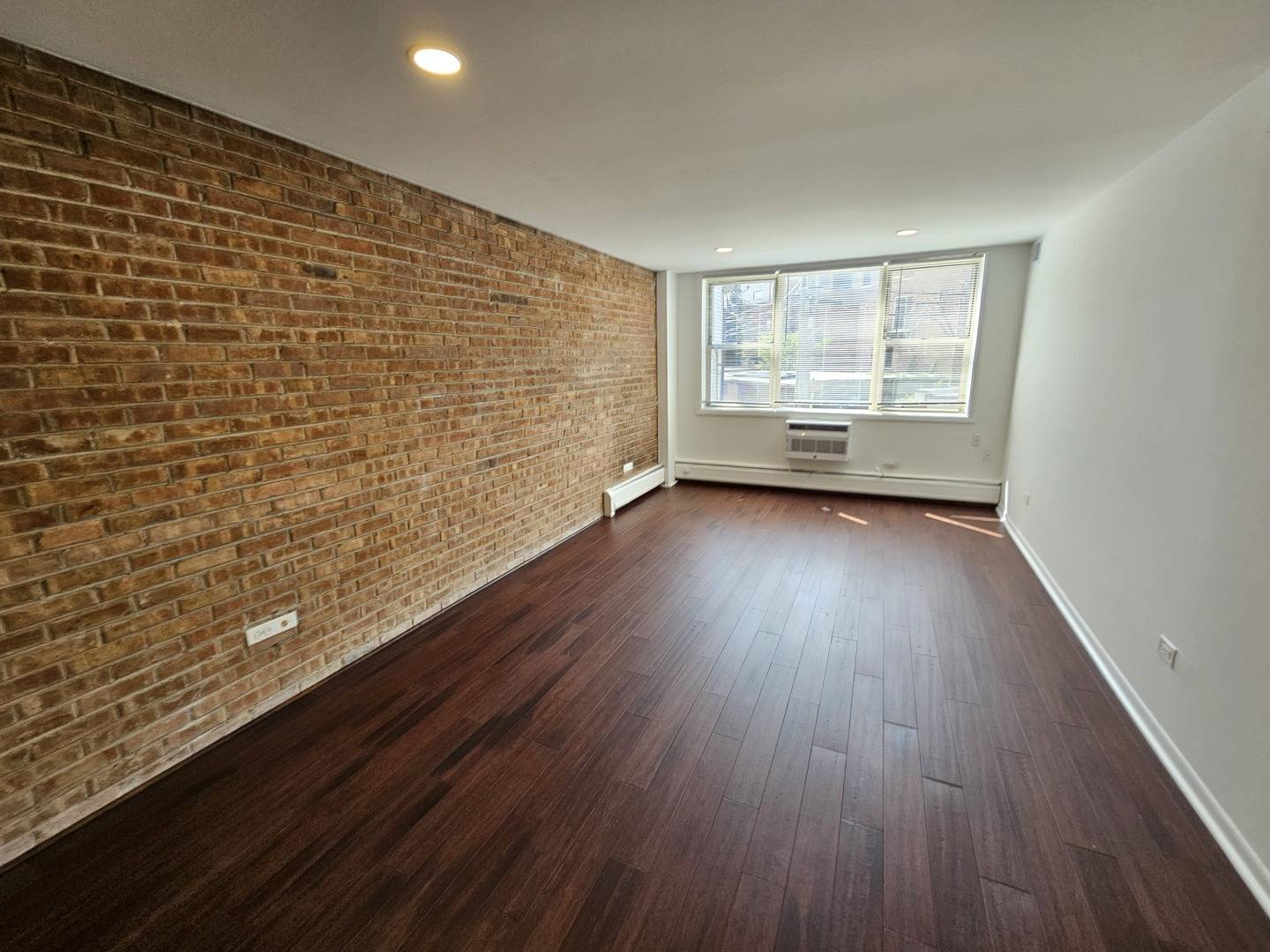 2250 N Lincoln AVE #205, Chicago, IL 60614