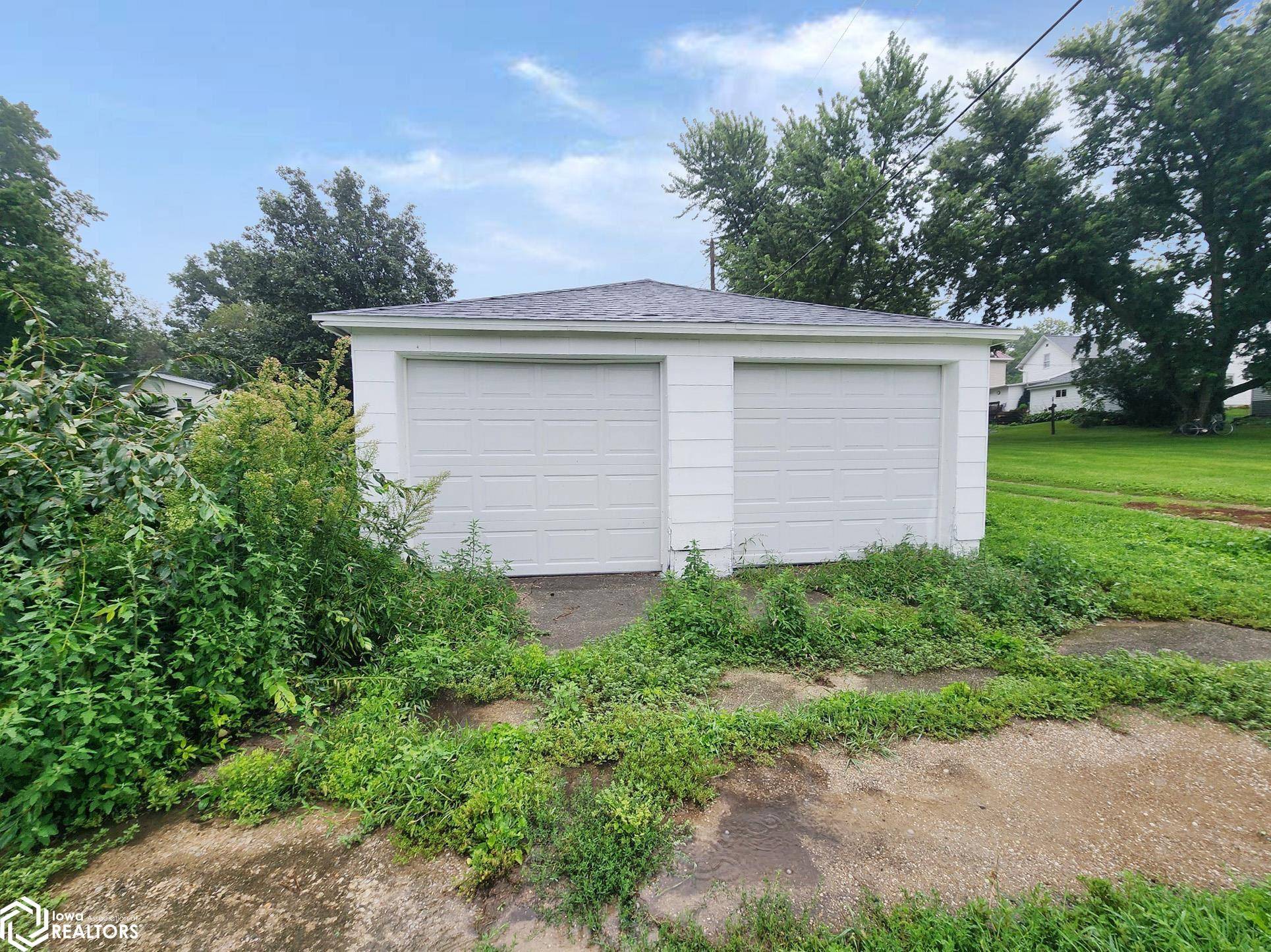 102 Johnston ST, Gladbrook, IA 50635