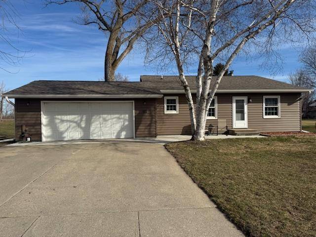 103 E Interlaken RD, Fairmont, MN 56031