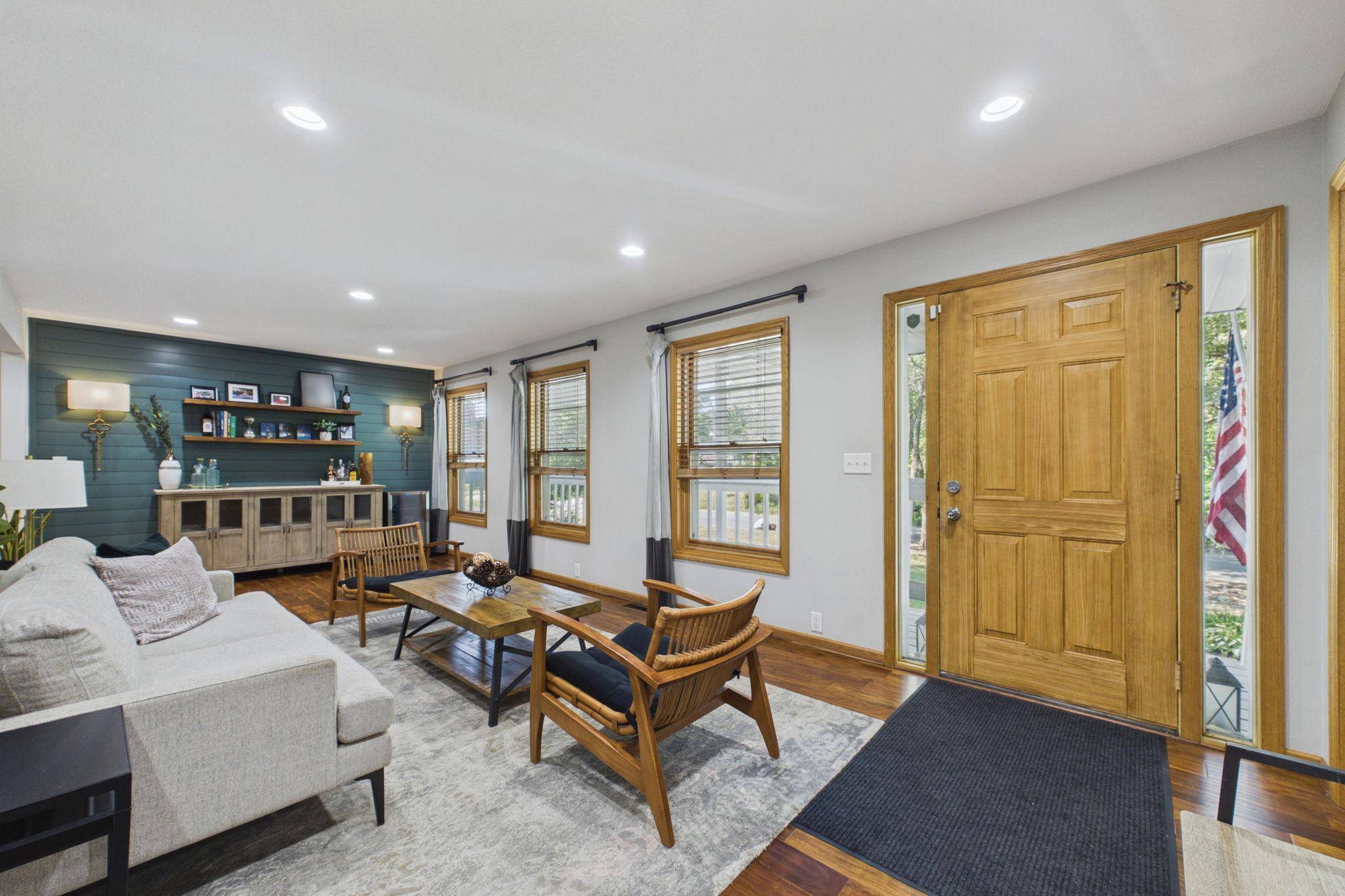 30 B ST, Saint Paul, MN 55106