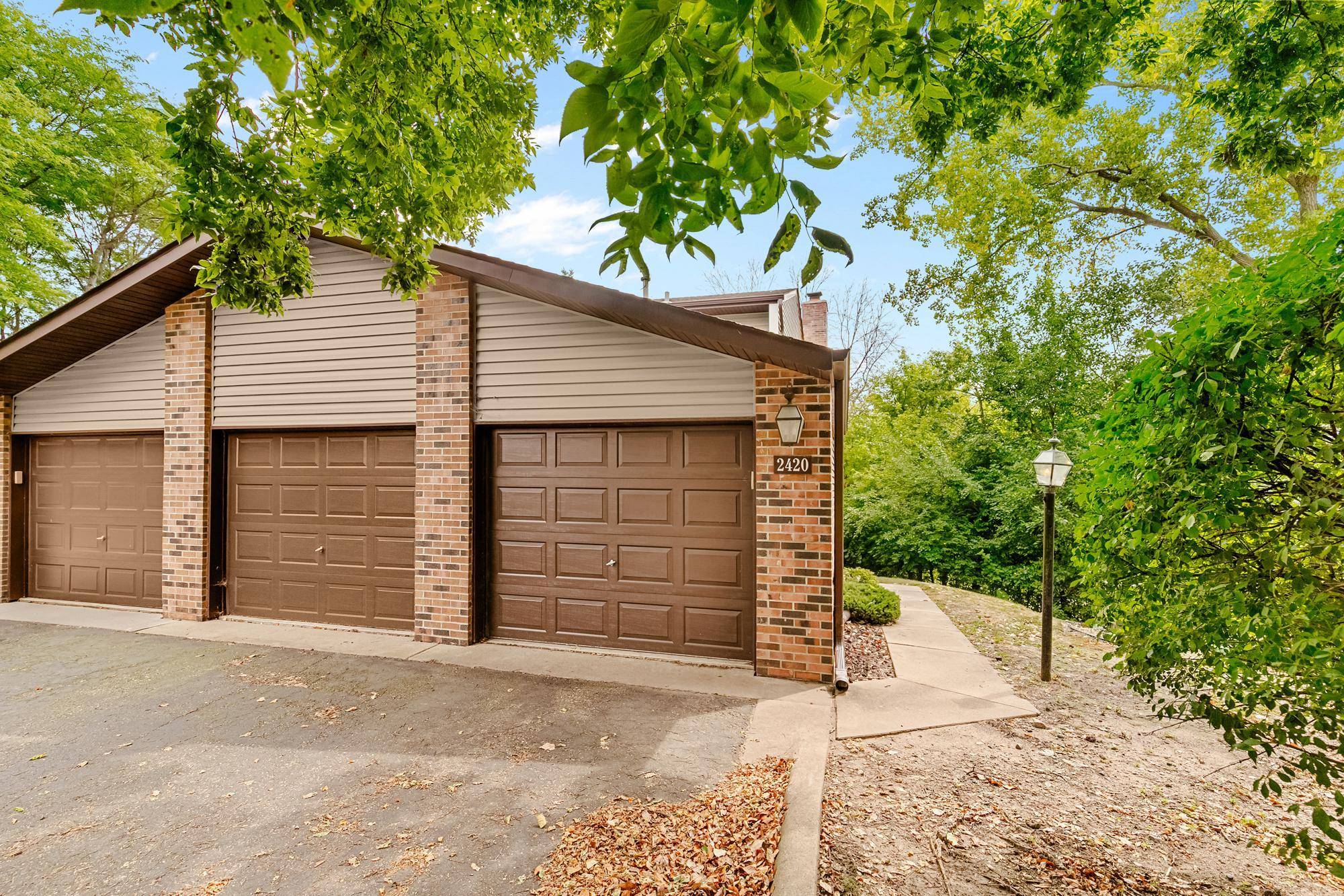 2420 Mendelssohn LN N #5, Golden Valley, MN 55427
