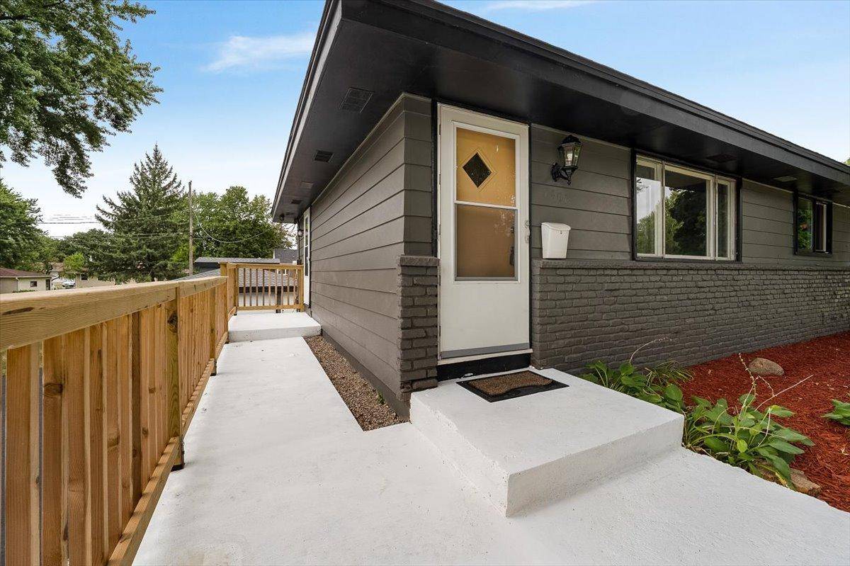 1401 Winnetka AVE N, Golden Valley, MN 55427