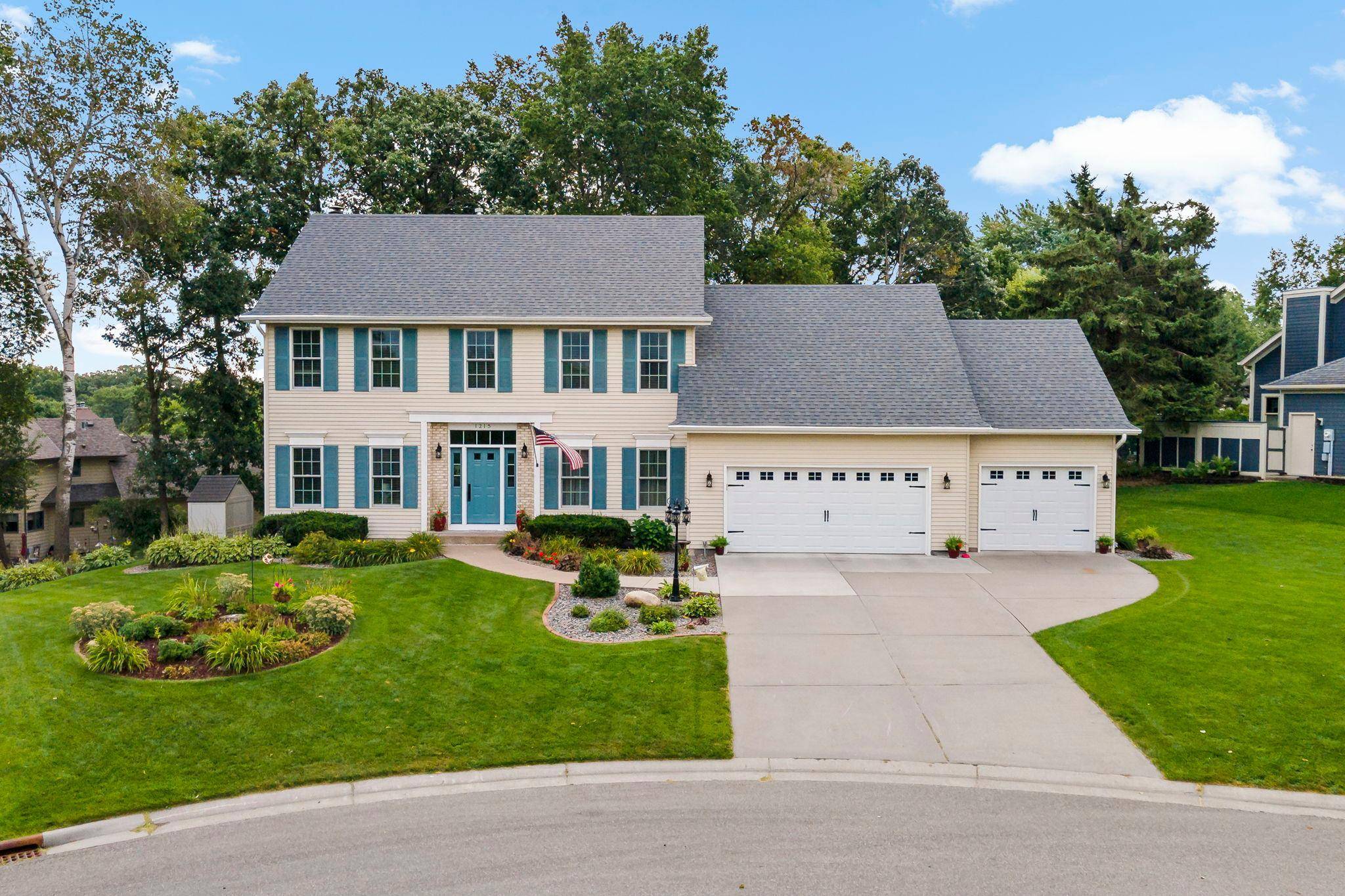 1215 Thorene PL, Stillwater, MN 55082