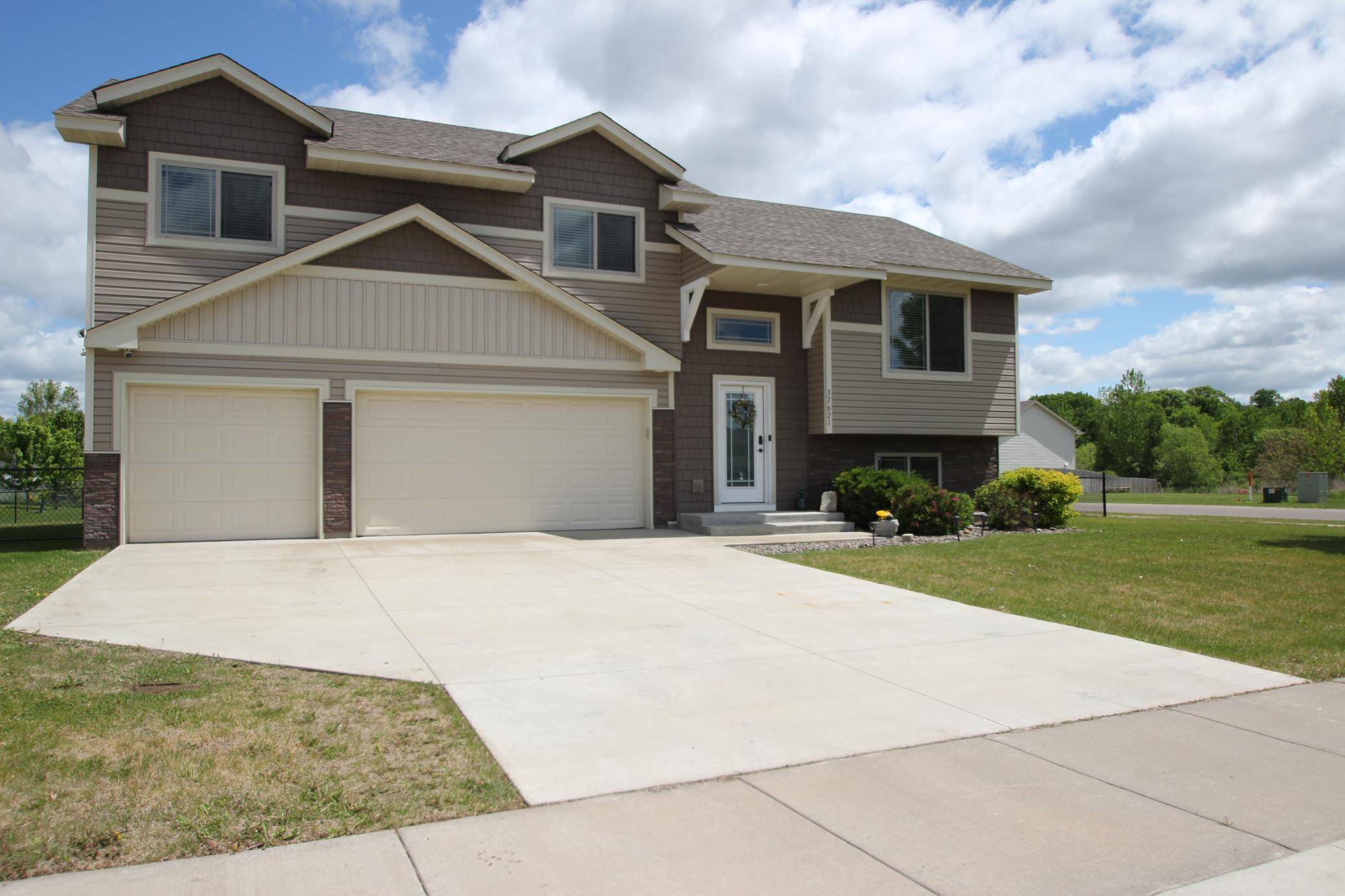 37621 Hawthorne AVE, North Branch, MN 55056
