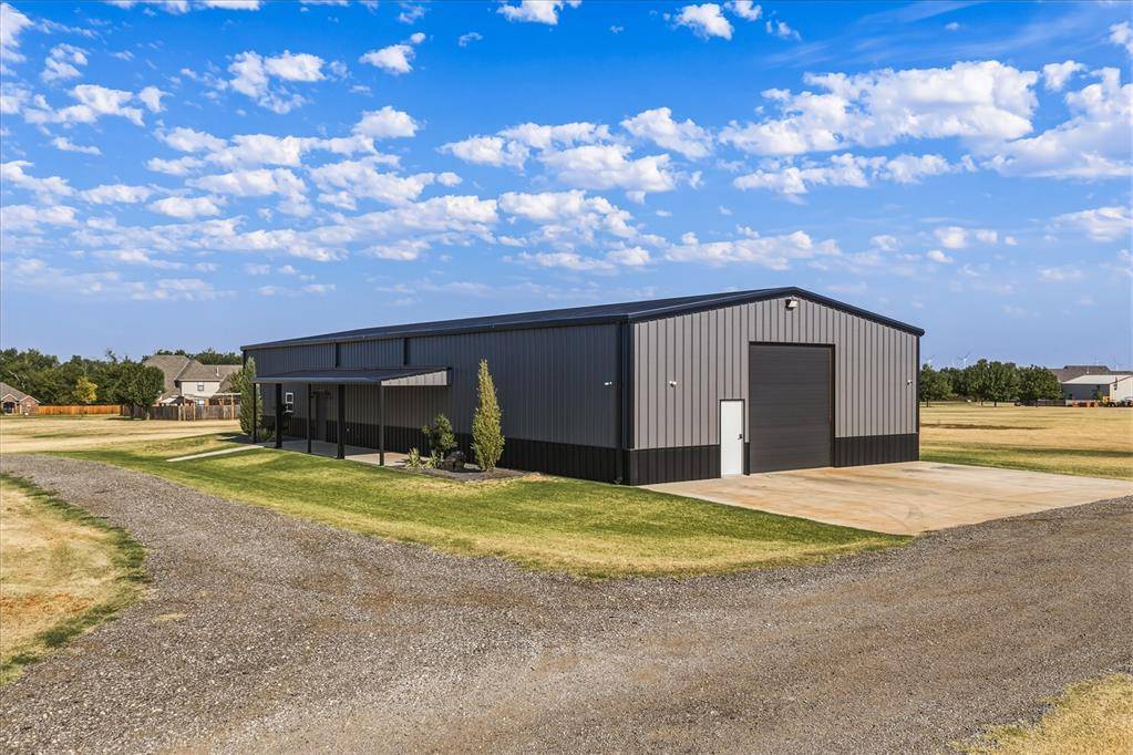 241 NW Moffat RD, Piedmont, OK 73078