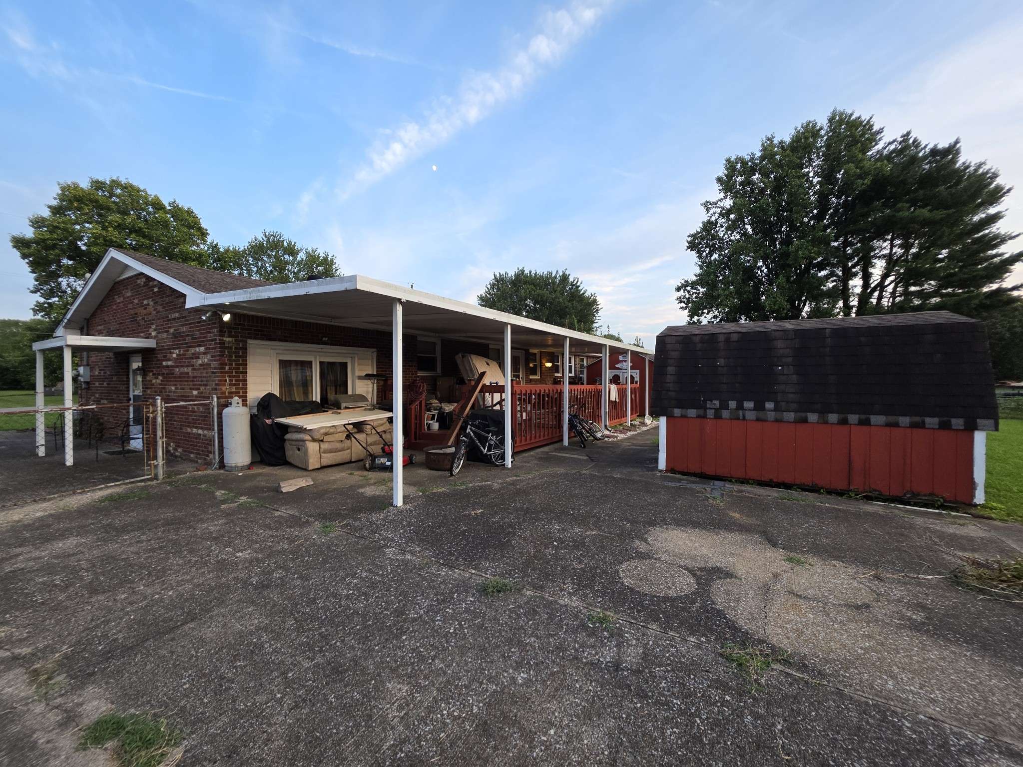 2240 Robin Dr, Clarksville, TN 37042