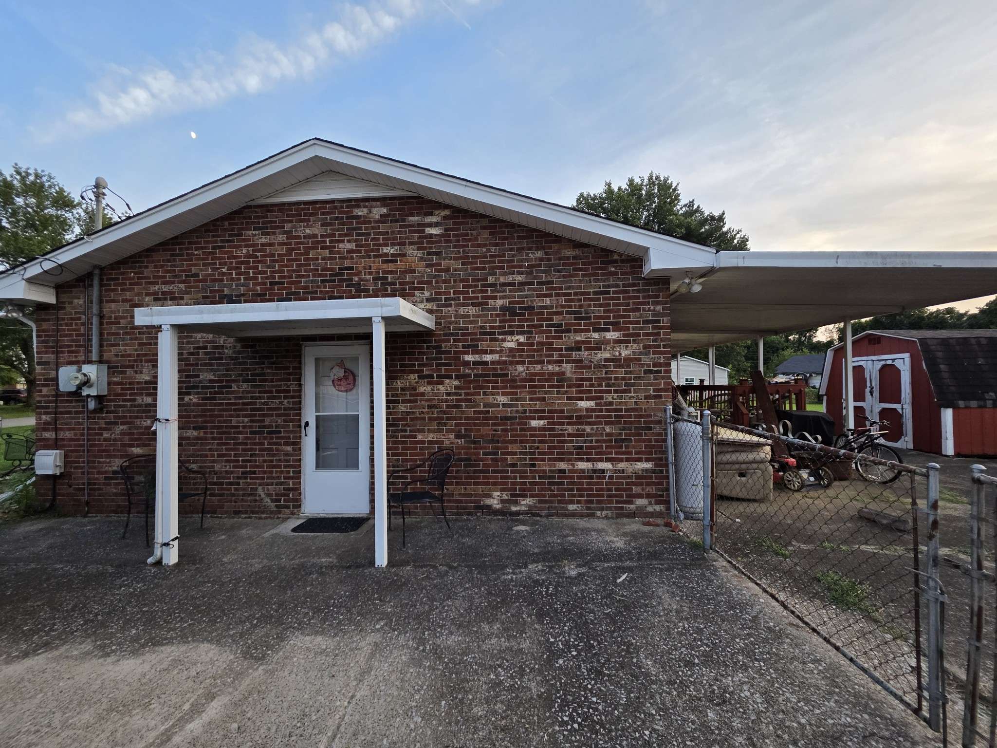 2240 Robin Dr, Clarksville, TN 37042