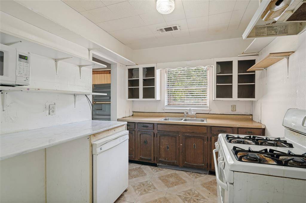 11102 Barbarosa Drive, Dallas, TX 75228