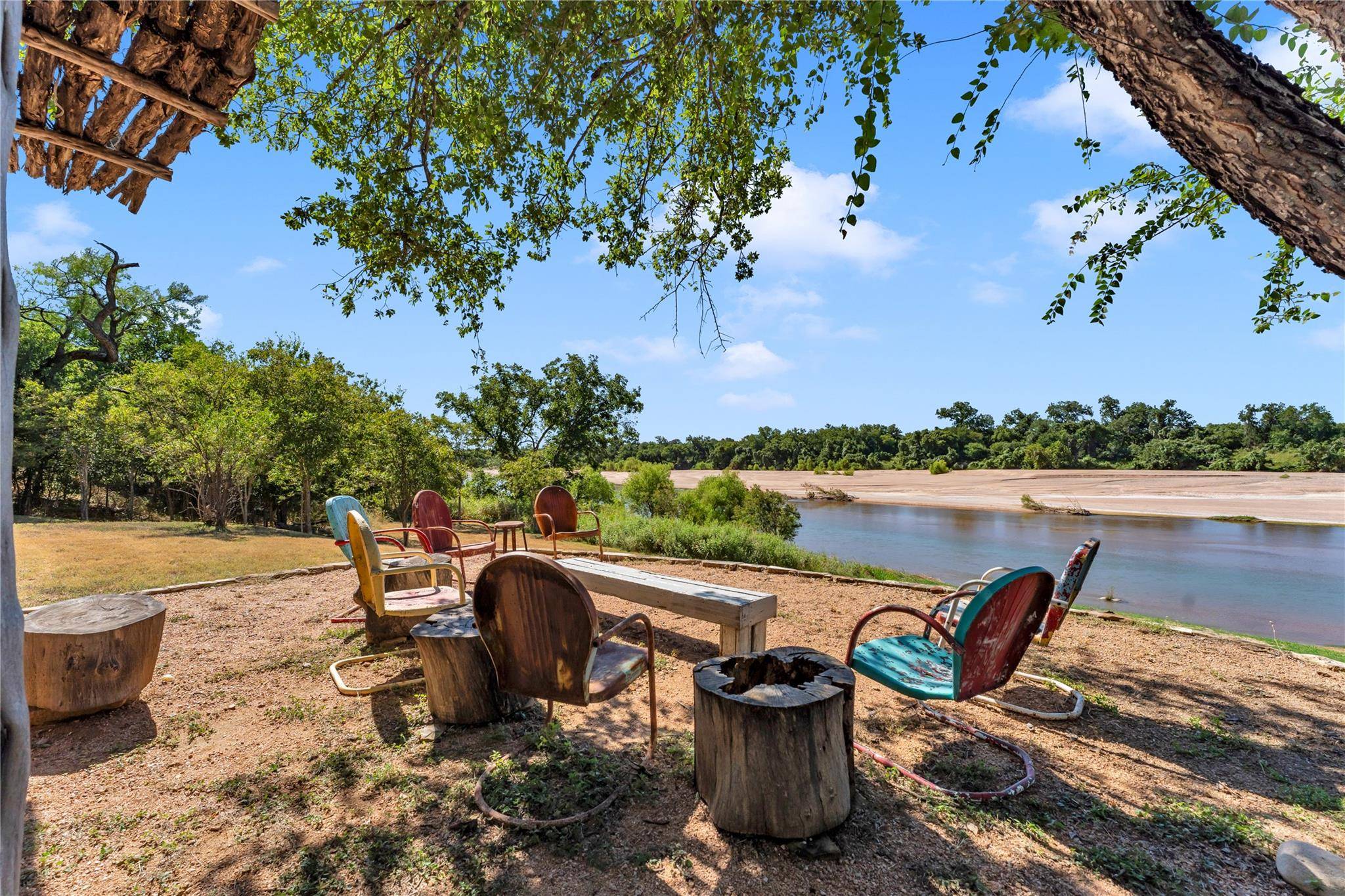 211 Riverside DR W, Llano, TX 78643