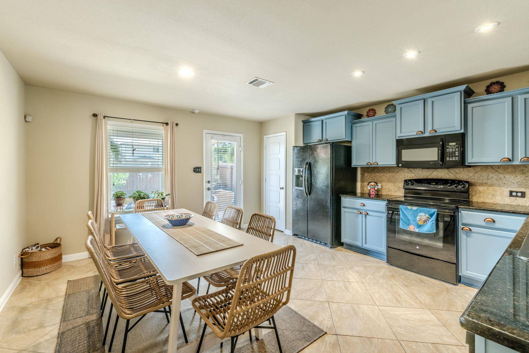 209 Frio River TRL, Hutto, TX 78634