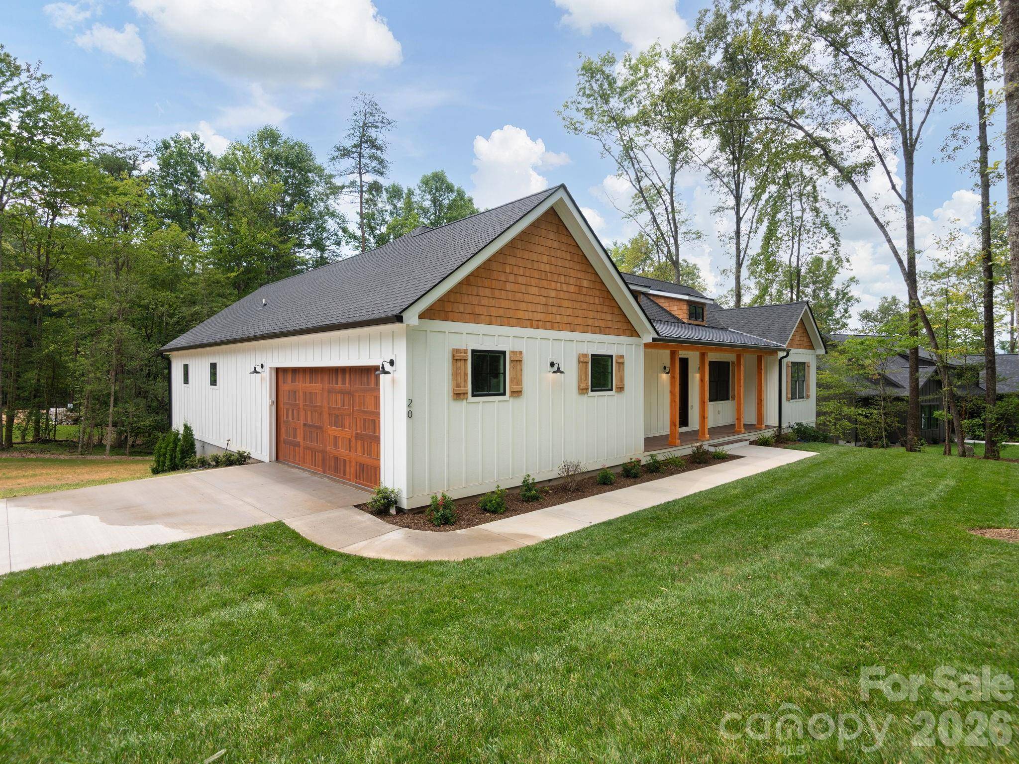 20 Nature Walk LN, Hendersonville, NC 28739