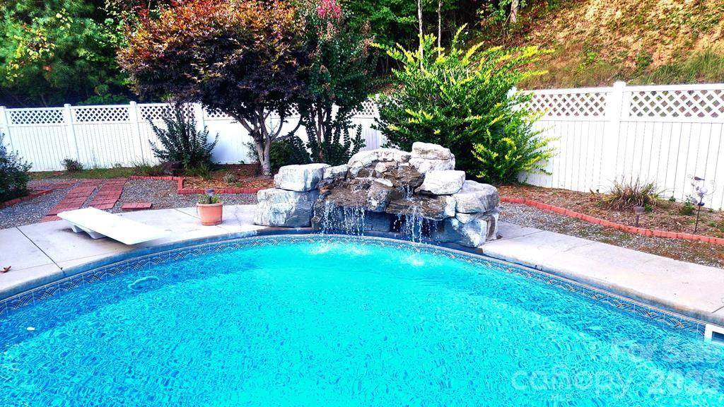 112 Hawks Nest RDG, Cullowhee, NC 28723