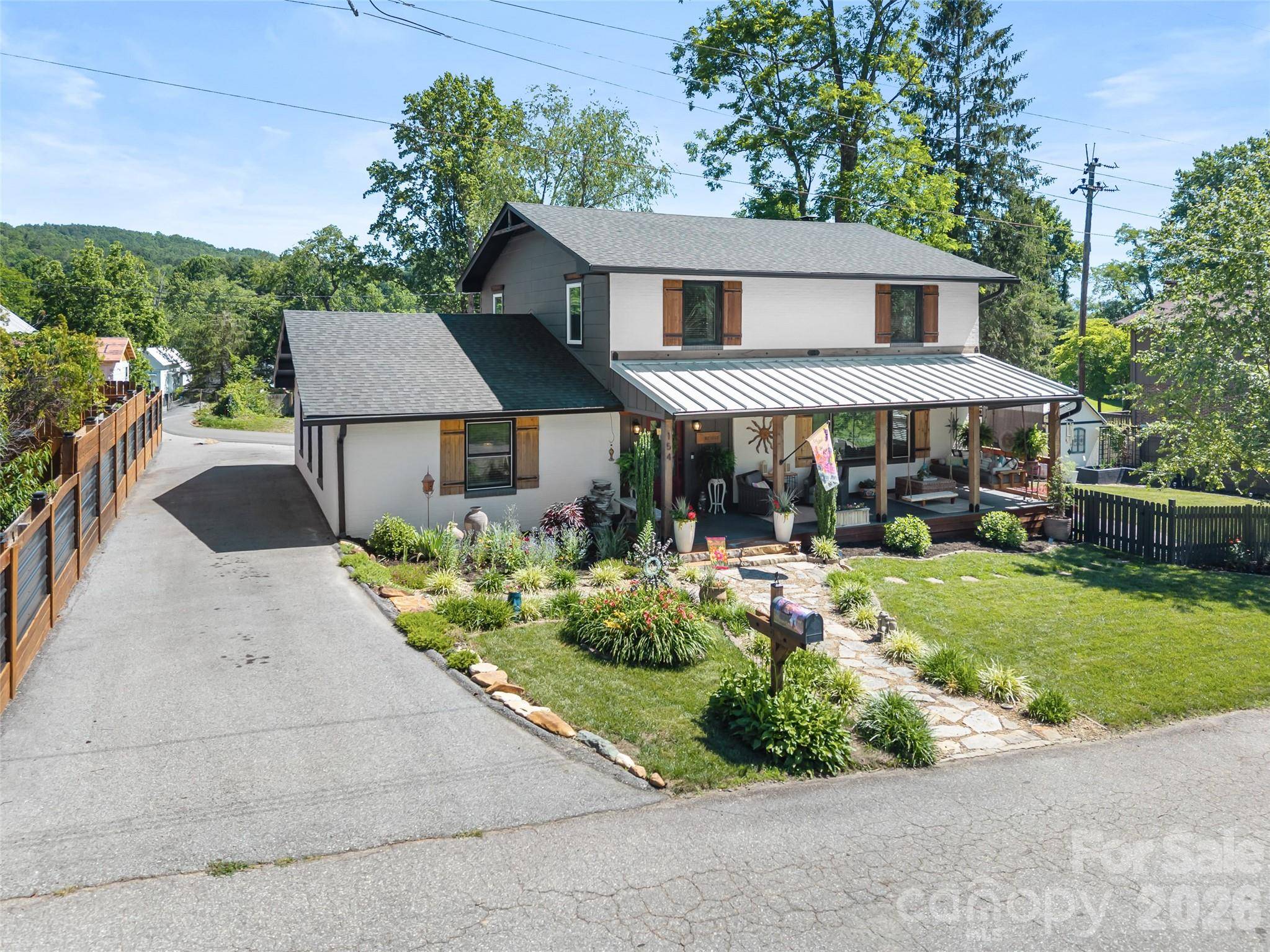 154 White Oak LN, Brevard, NC 28712