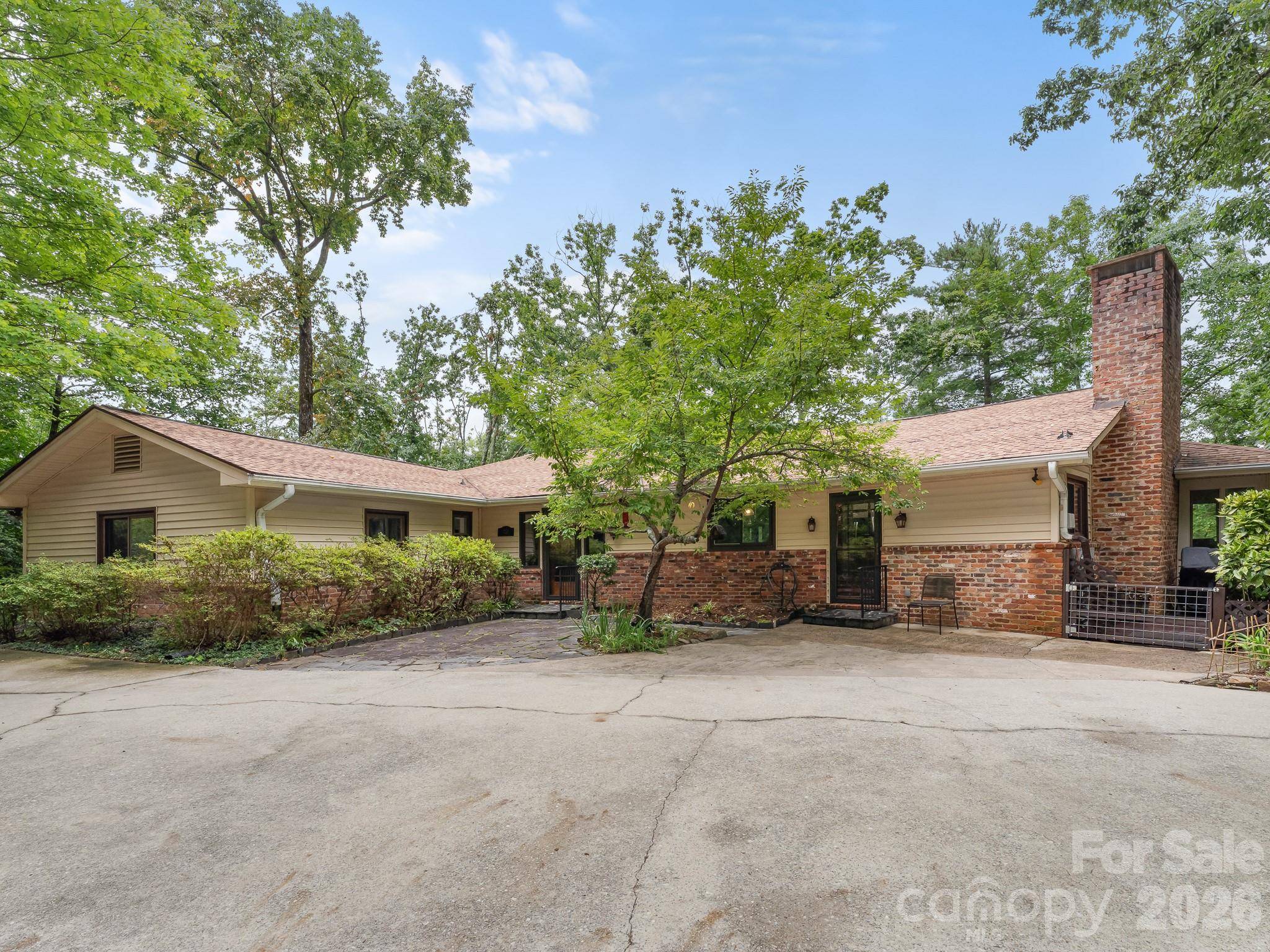 12 E Park DR, Tryon, NC 28782