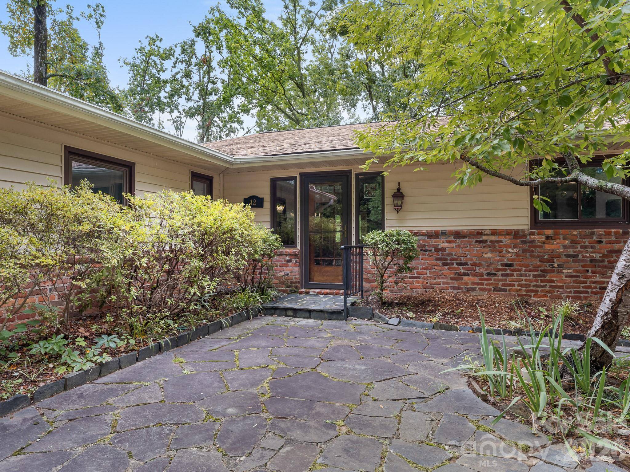 12 E Park DR, Tryon, NC 28782