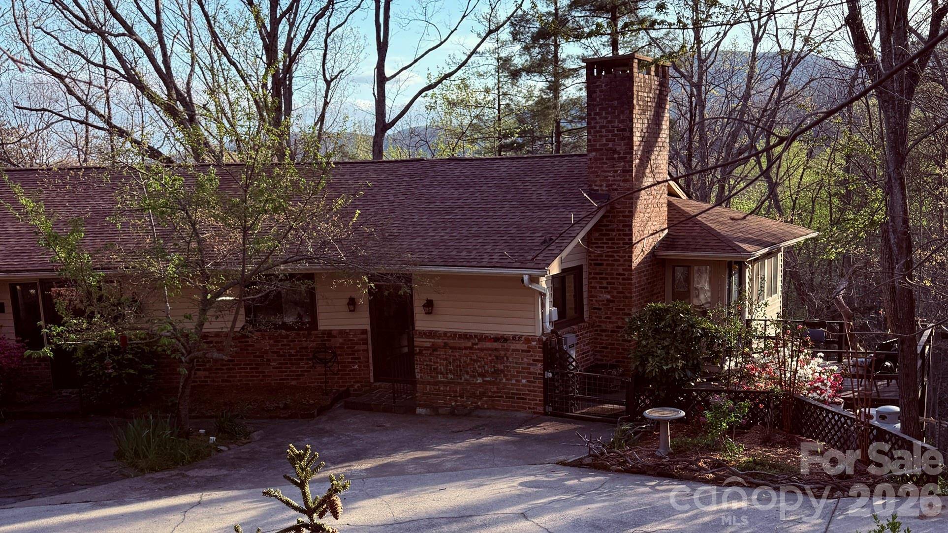 12 E Park DR, Tryon, NC 28782